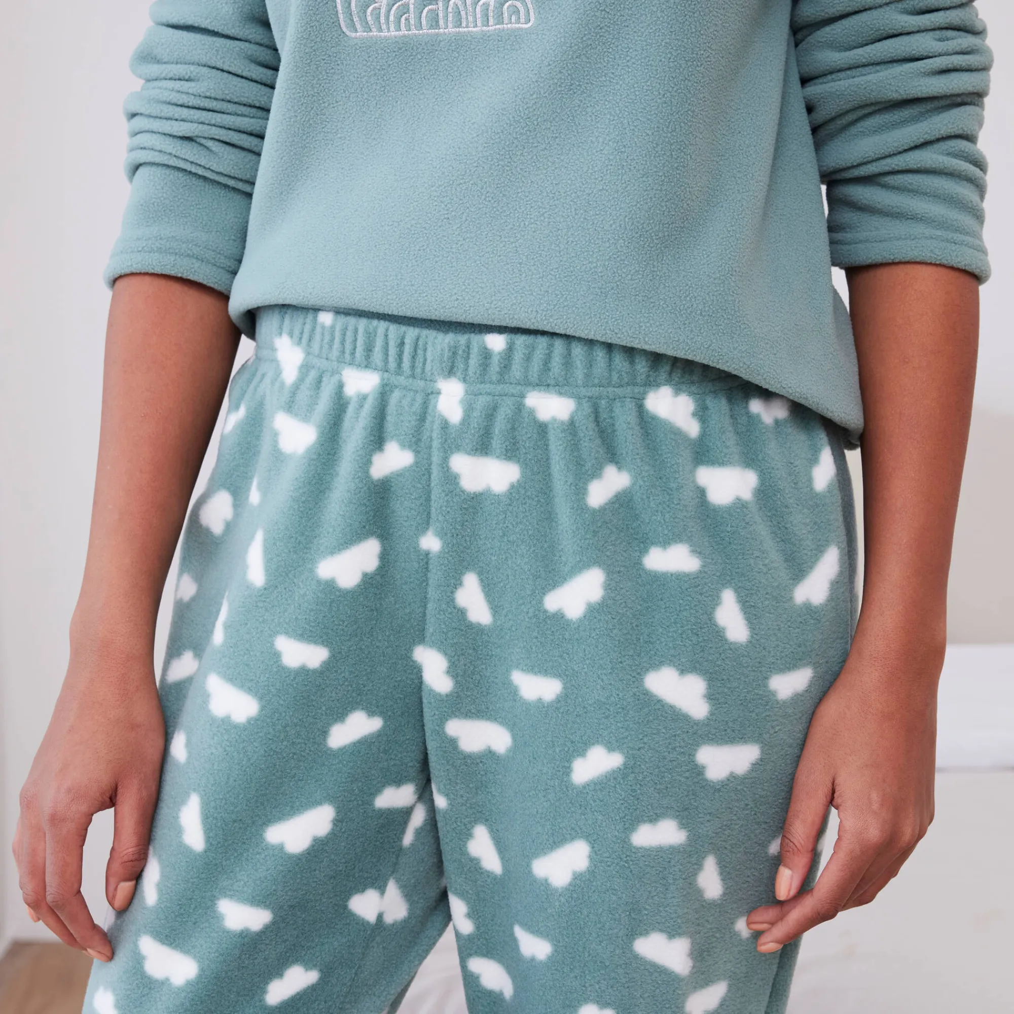 Pyjama<Blancheporte Complete pyjama in fleece met lange mouwen, wolkenprint kaki
