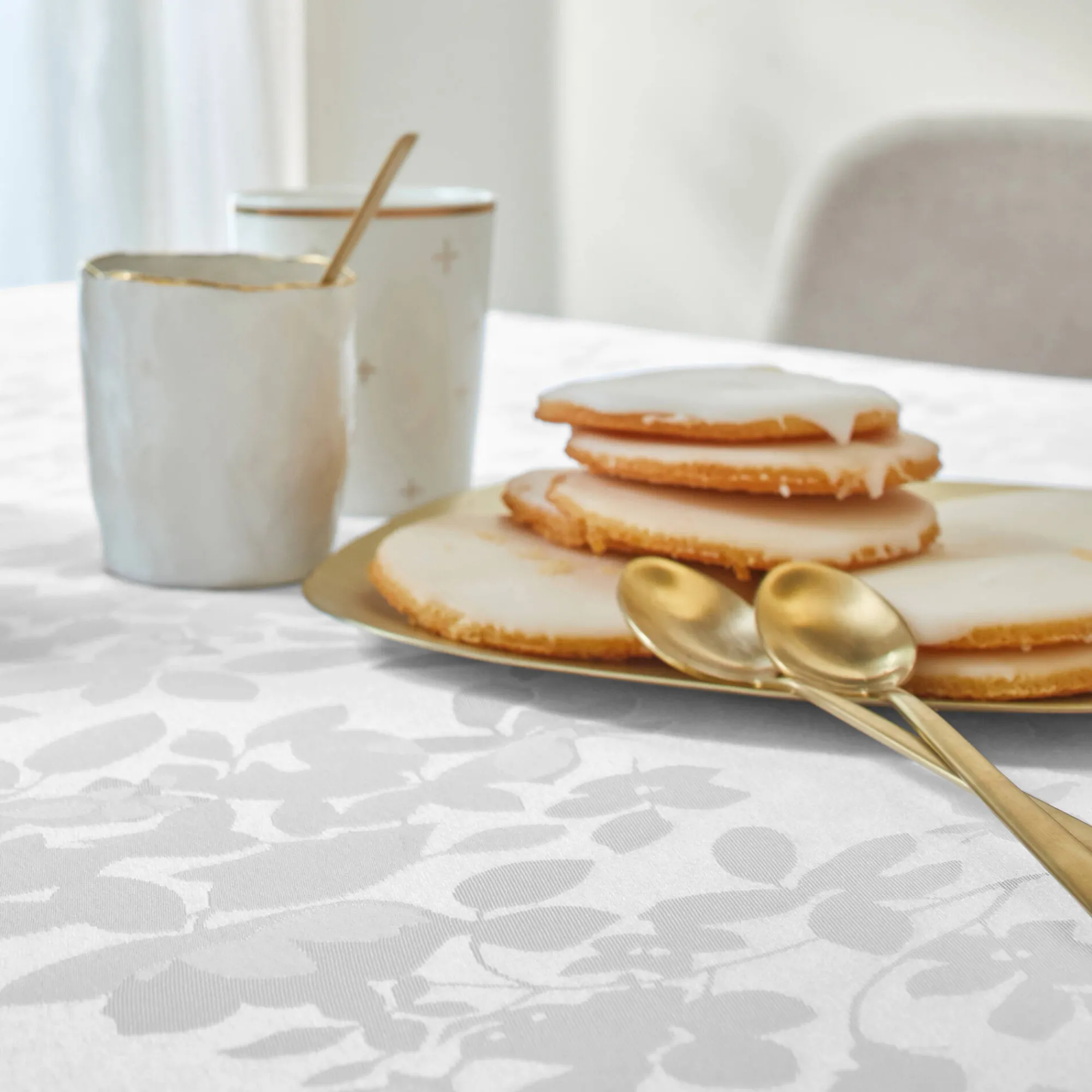 Feesttafel|Tafellaken En Tafelloper<Colombine Damast tafellaken met bladerenprint ® wit