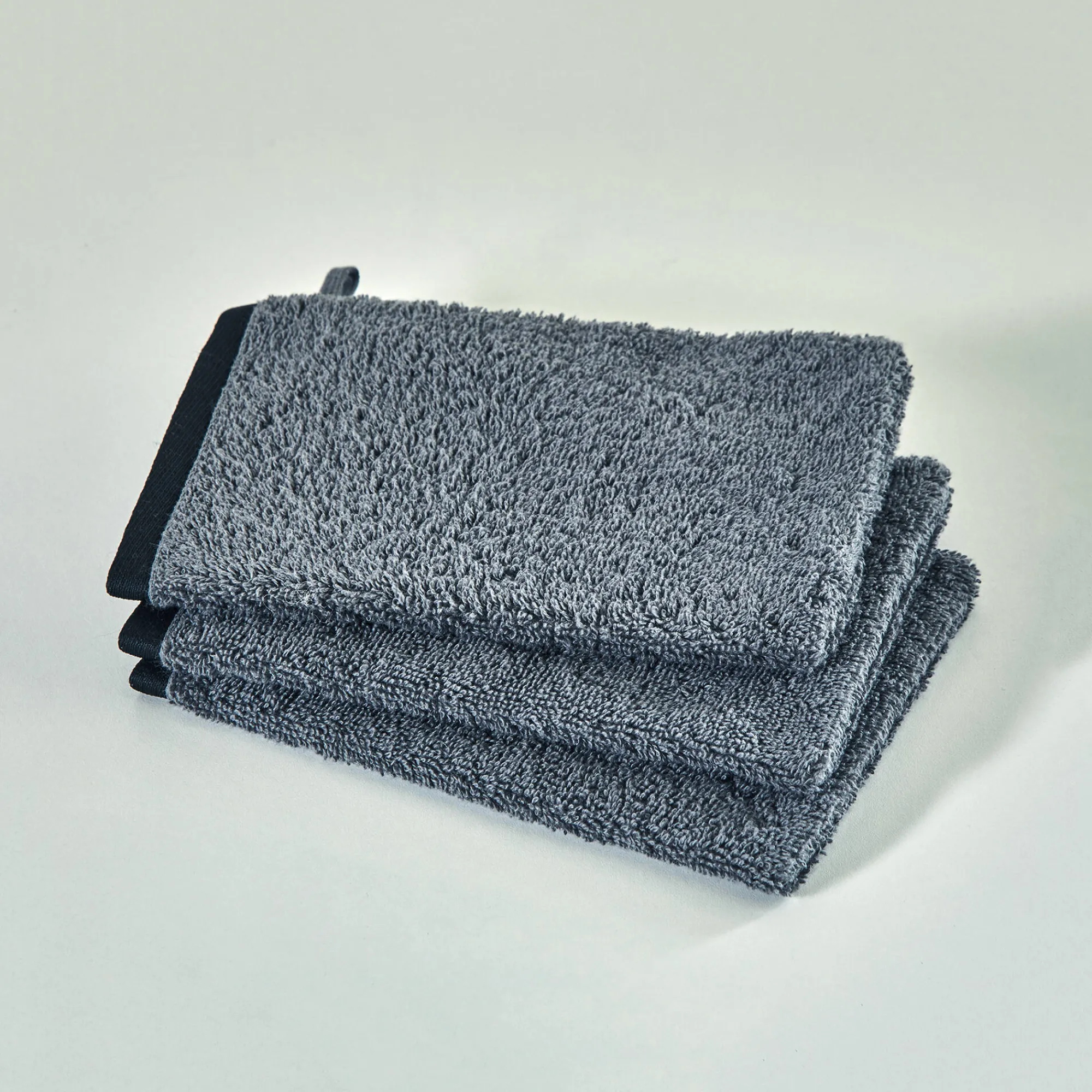 Badhanddoek<Colombine Effen badstof 540g/m2, luxe comfort, 'Timeless' collectie CARBONGRIJS