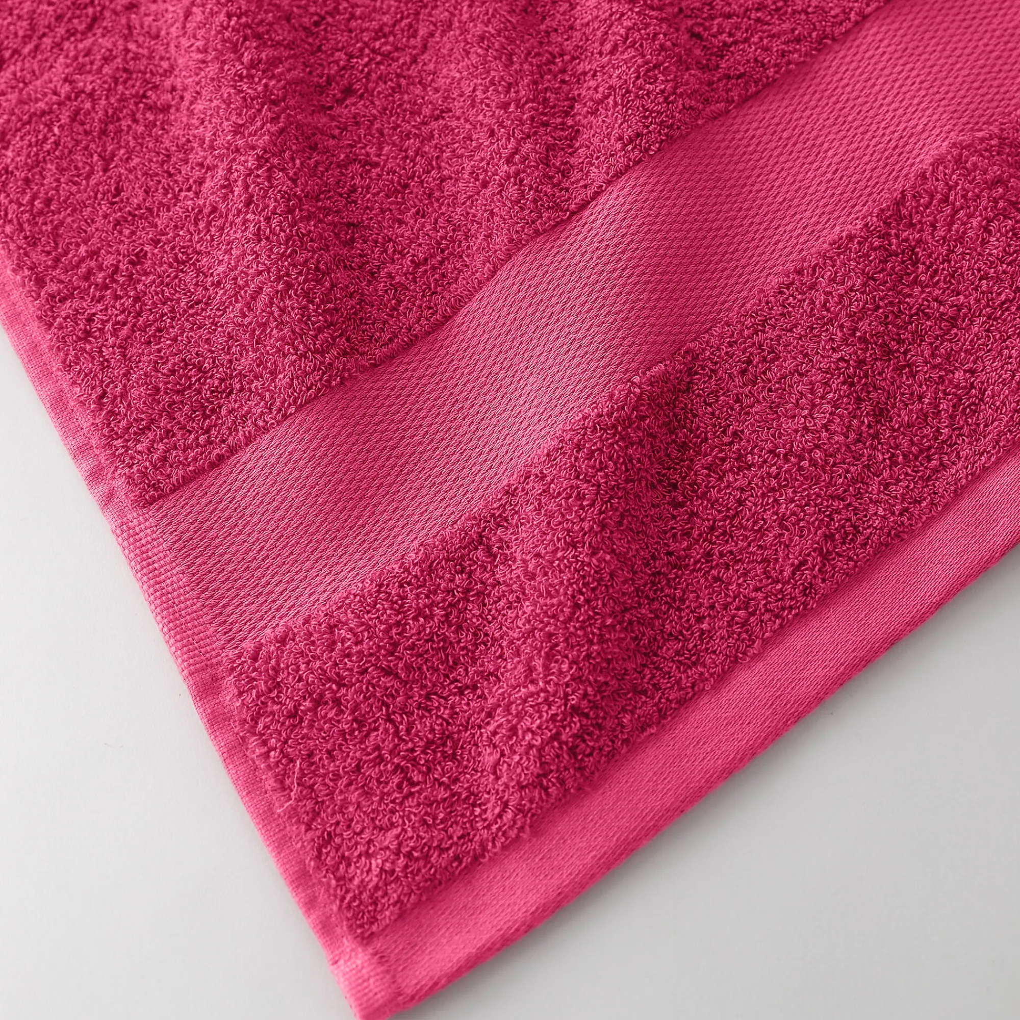 Badhanddoek<Colombine Effen badstof in katoen en modal 500 g/m2 framboos