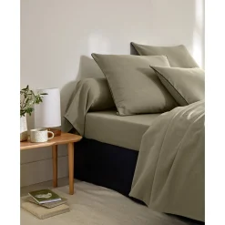 Effen Bedlinnen|Vlak Laken<Colombine Effen bedlinnen in flanel met contrasterend biesje, 'Timeless' collectie eucalyptus