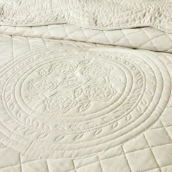 Deken En Bedsprei|Deken, Boutis En Bedsprei<Colombine Effen bedsprei in boutisstijl Cassandre ecru