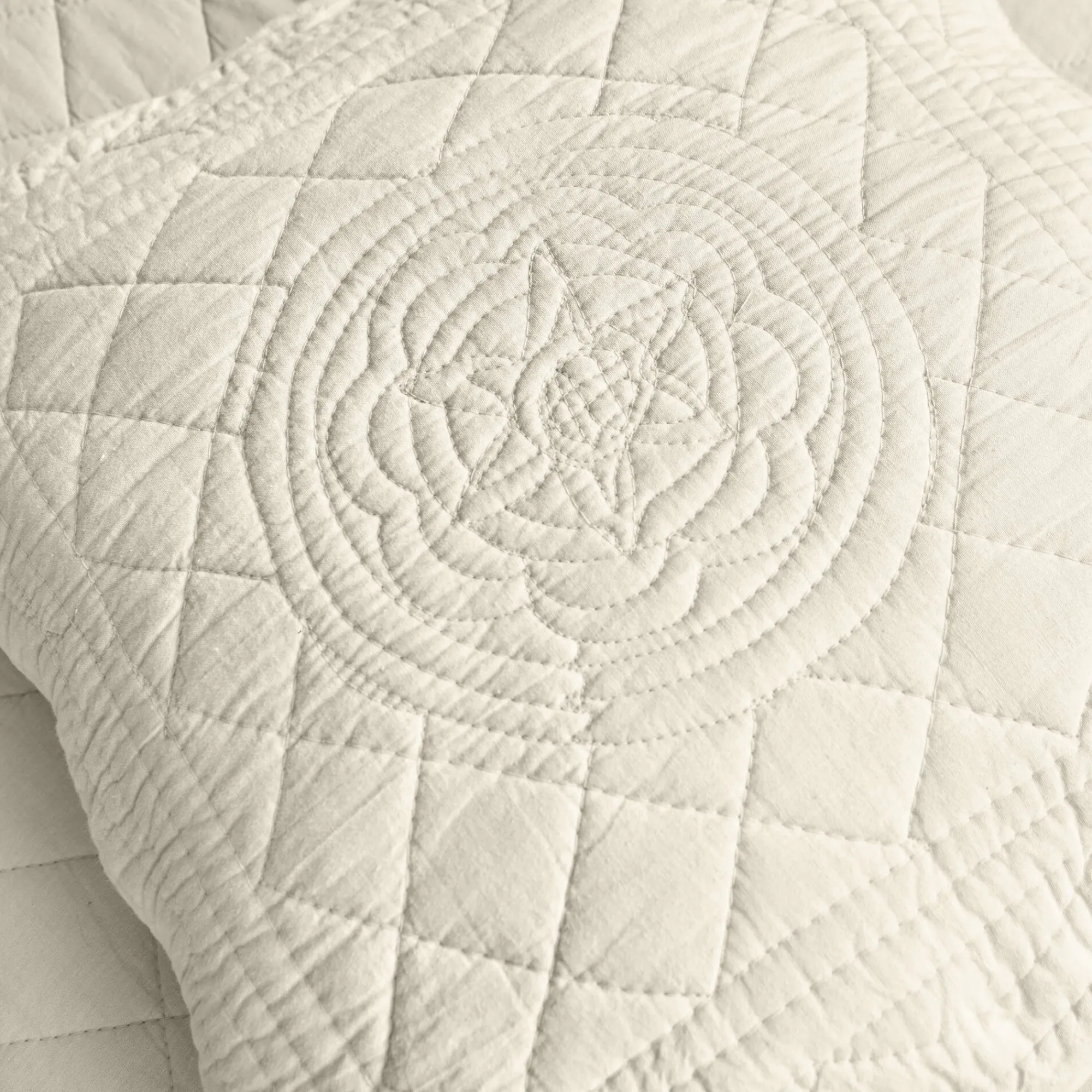 Deken En Bedsprei|Deken, Boutis En Bedsprei<Colombine Effen bedsprei in boutisstijl Cassandre ecru