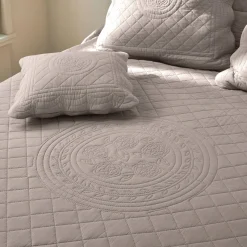 Deken En Bedsprei|Deken, Boutis En Bedsprei<Colombine Effen bedsprei in boutisstijl Cassandre beige