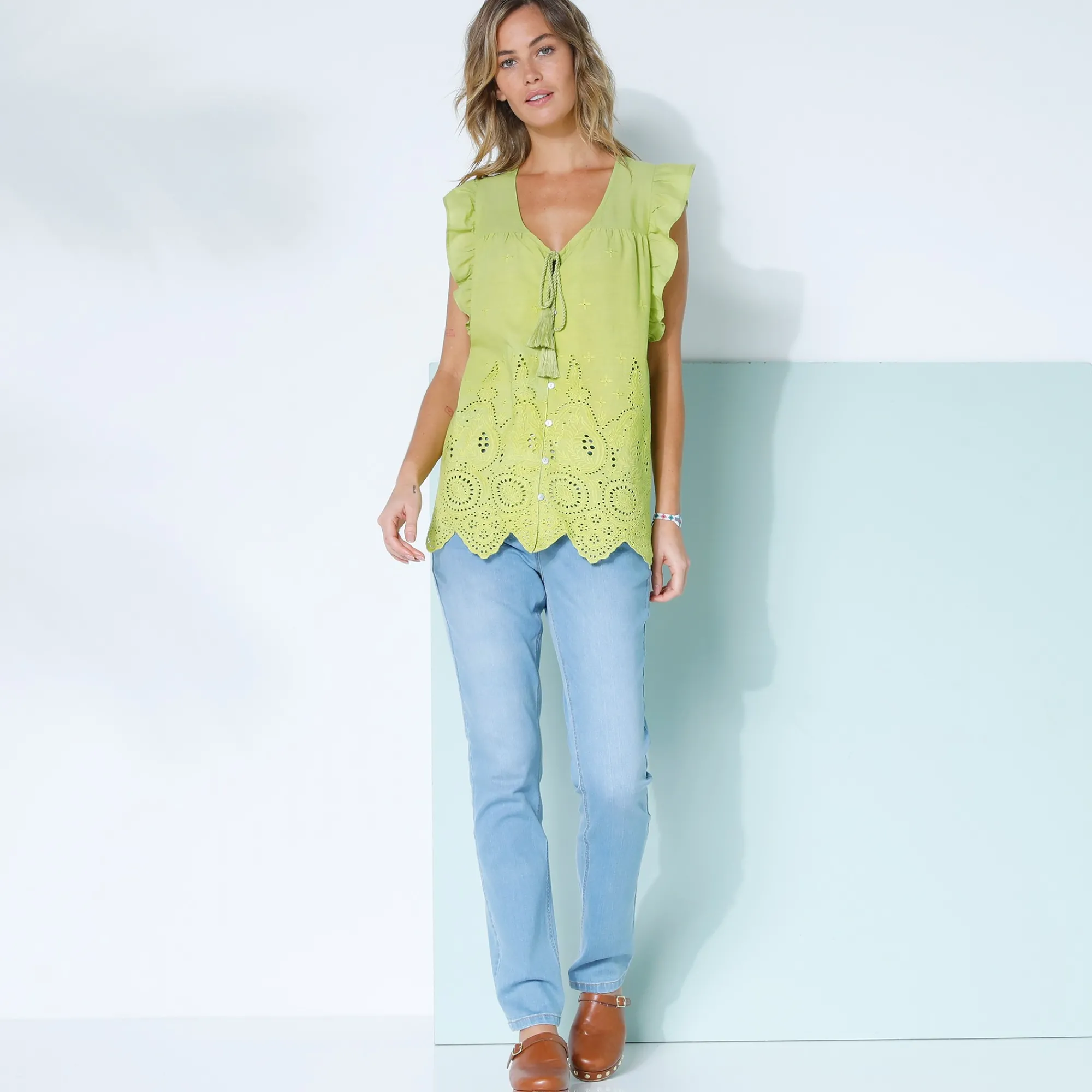 Bloes En Tuniek<Blancheporte Effen bloes met V-hals en knoopsluiting, broderie anglaise anijs