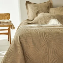 Deken En Bedsprei|Deken, Boutis En Bedsprei<Blancheporte Effen, gematelasseerd deken met 'bladeren' print in reliëf grijsbeige
