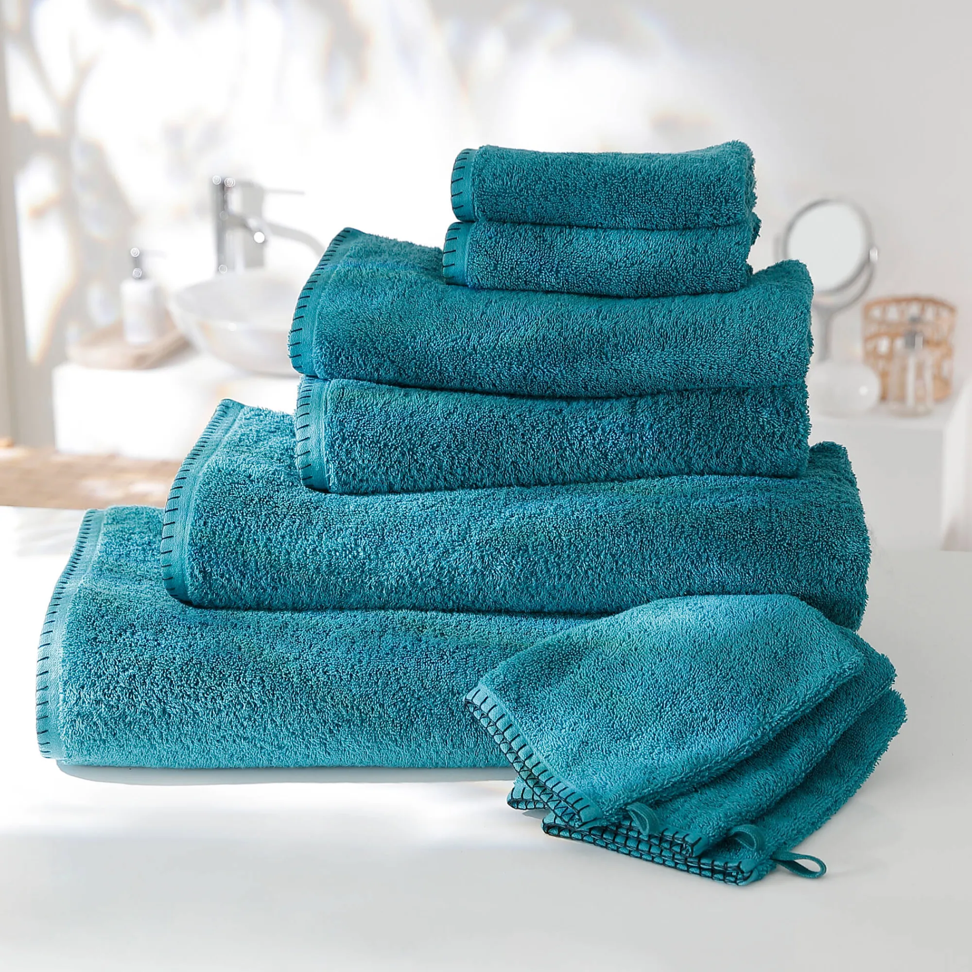 Badhanddoek<Blancheporte Effen handdoek 540g/m² luxe comfort met paardenstaartsteek smaragd