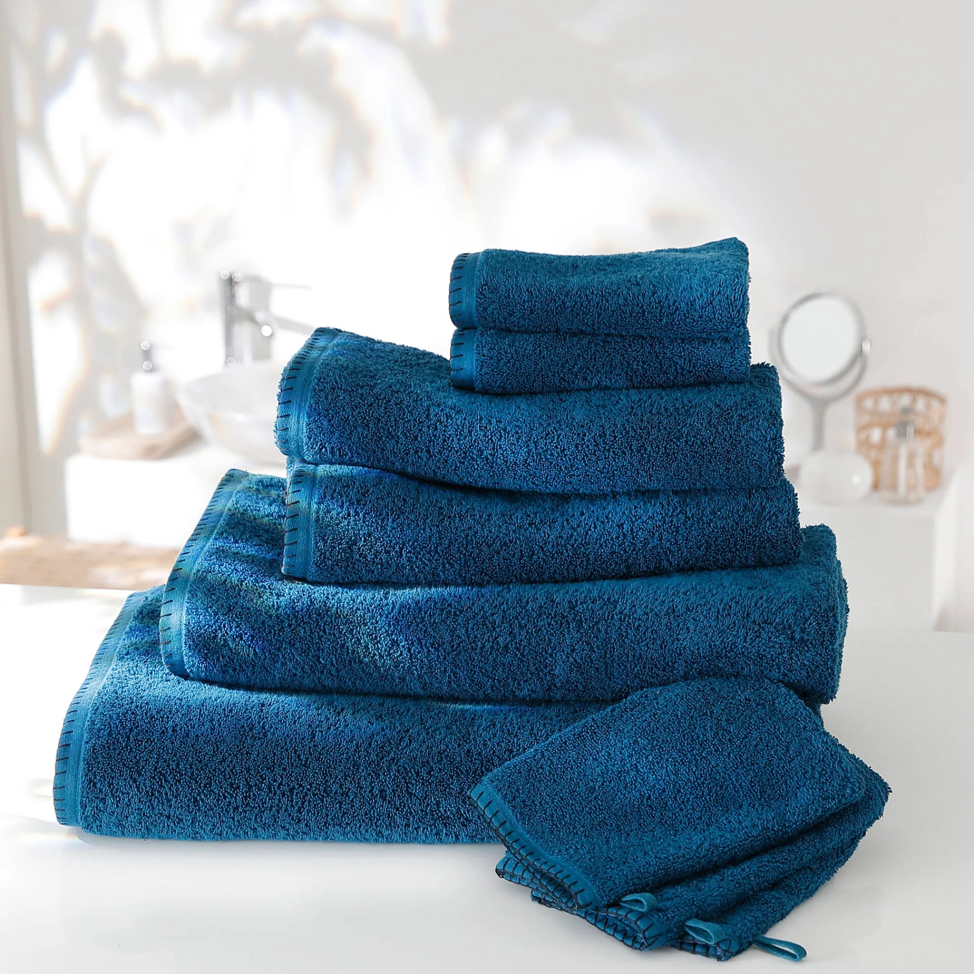 Badhanddoek<Blancheporte Effen handdoek 540g/m² luxe comfort met paardenstaartsteek pauwblauw