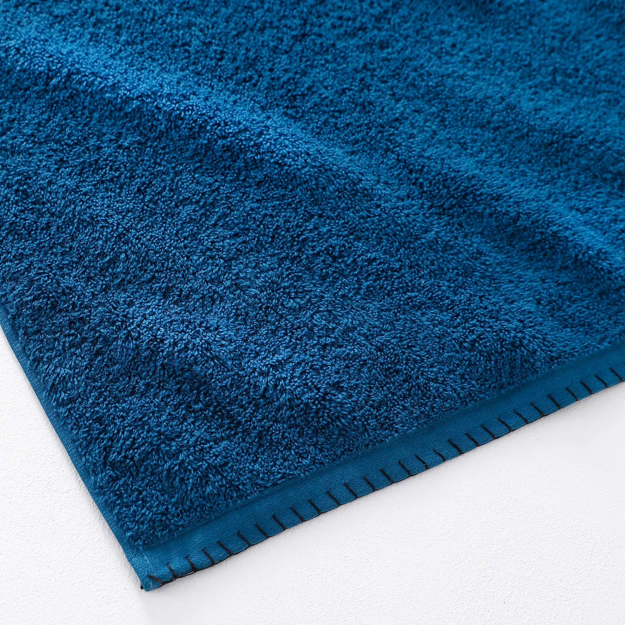 Badhanddoek<Blancheporte Effen handdoek 540g/m² luxe comfort met paardenstaartsteek pauwblauw
