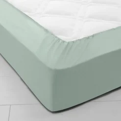 Hoeslaken<Colombine Effen hoeslaken in polyester-katoen, hoekdiepte 32 cm amandel groen