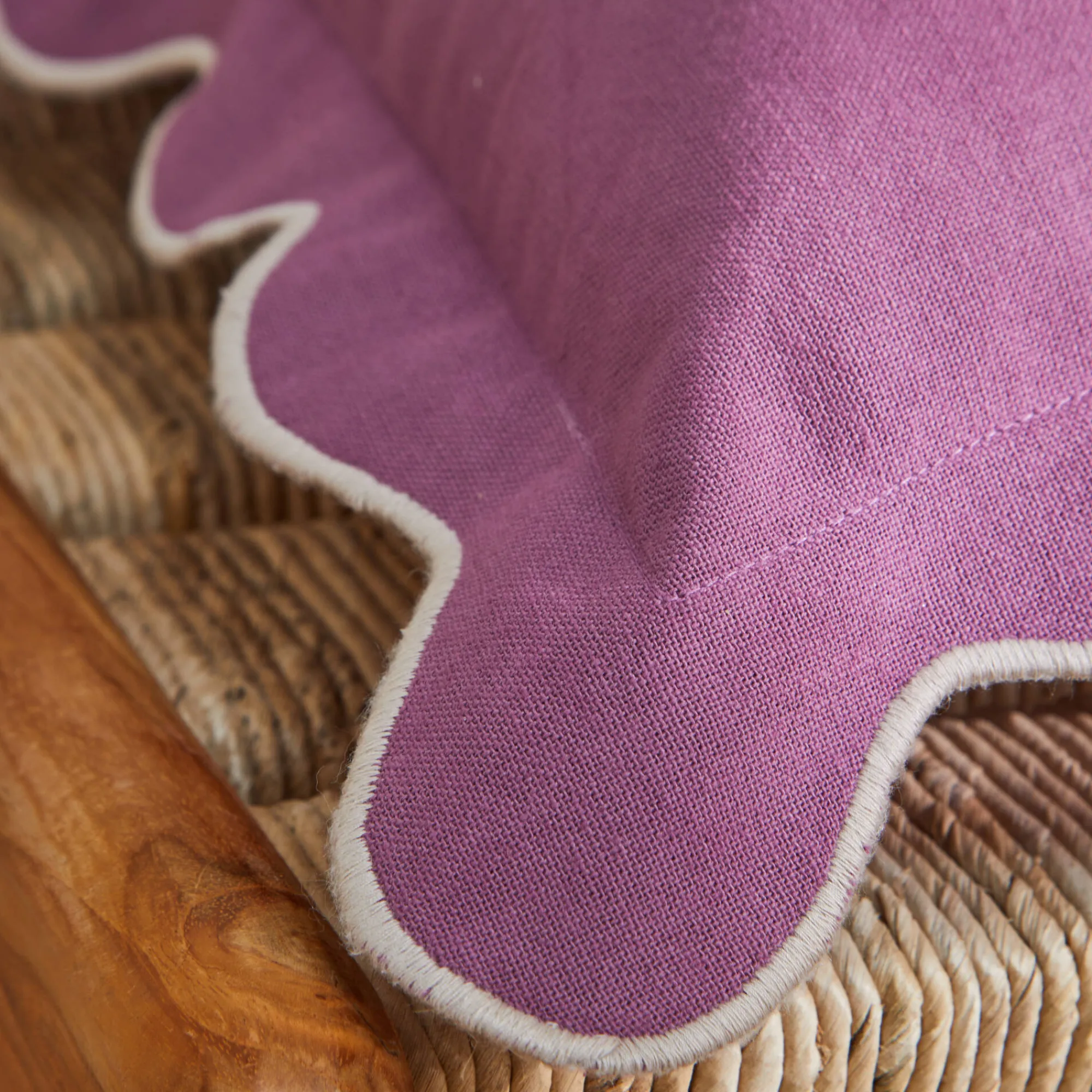 Kussen<Blancheporte Effen kussen in katoen, afgewerkt met feston mauve