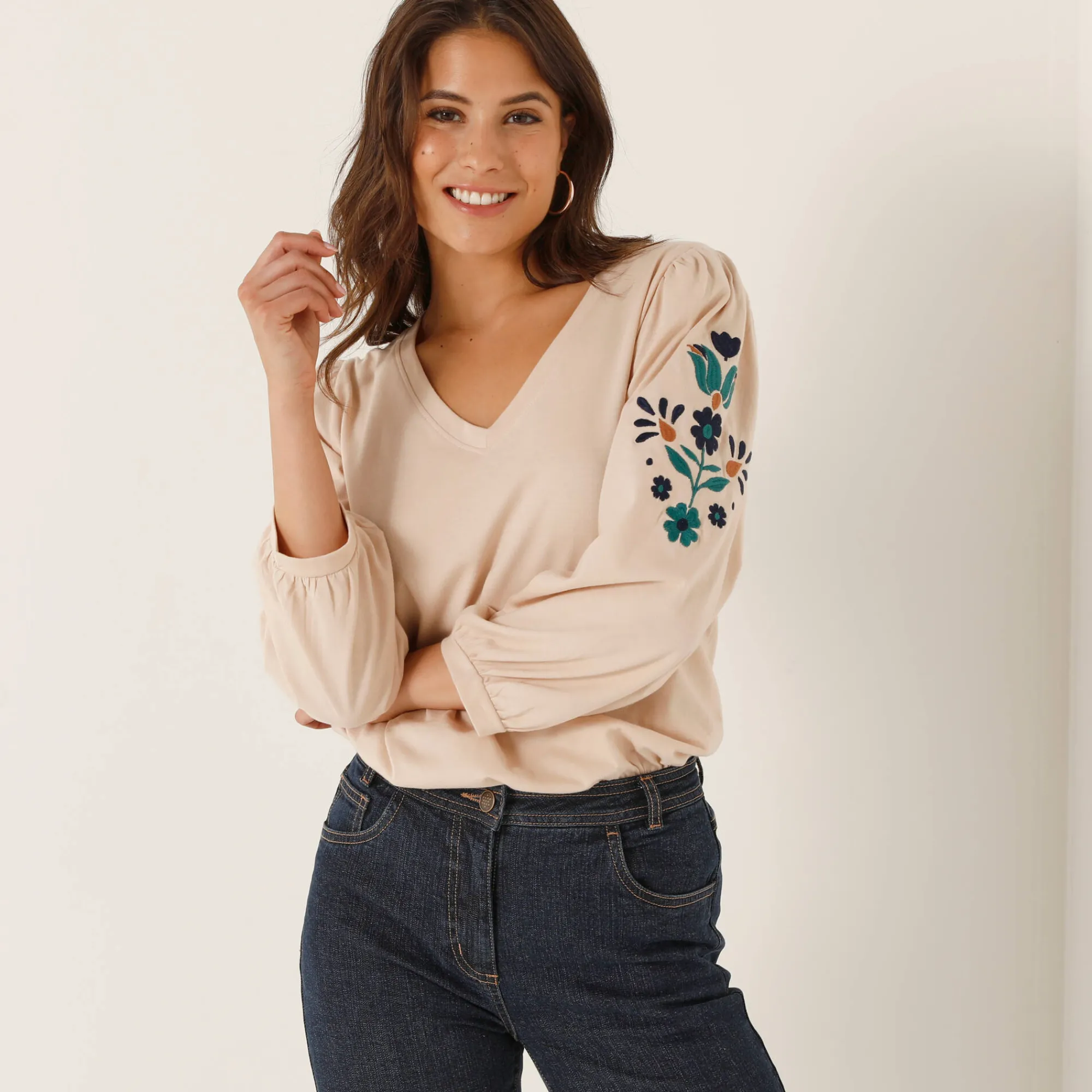 T-Shirt En Topje<Blancheporte Geborduurd T-shirt met V-hals, 3/4-mouwen beige / blauw