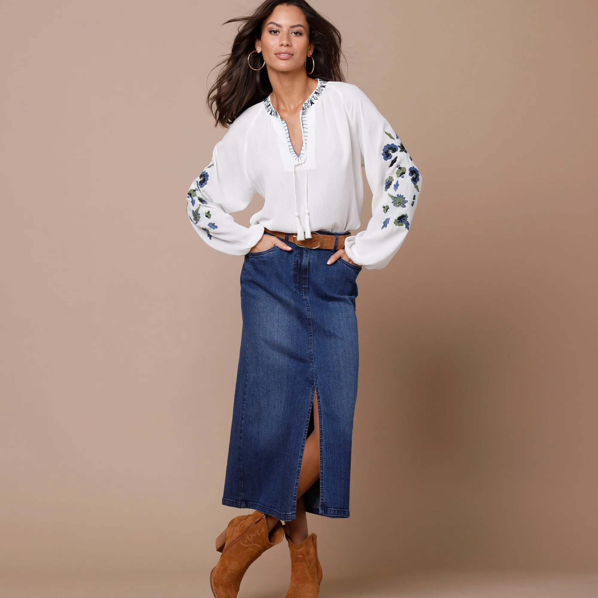 Bloes En Tuniek<Lora Zellini Geborduurde bloes, ronde hals ecru / blauw