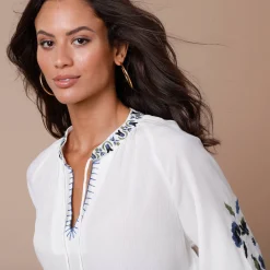 Bloes En Tuniek<Lora Zellini Geborduurde bloes, ronde hals ecru / blauw