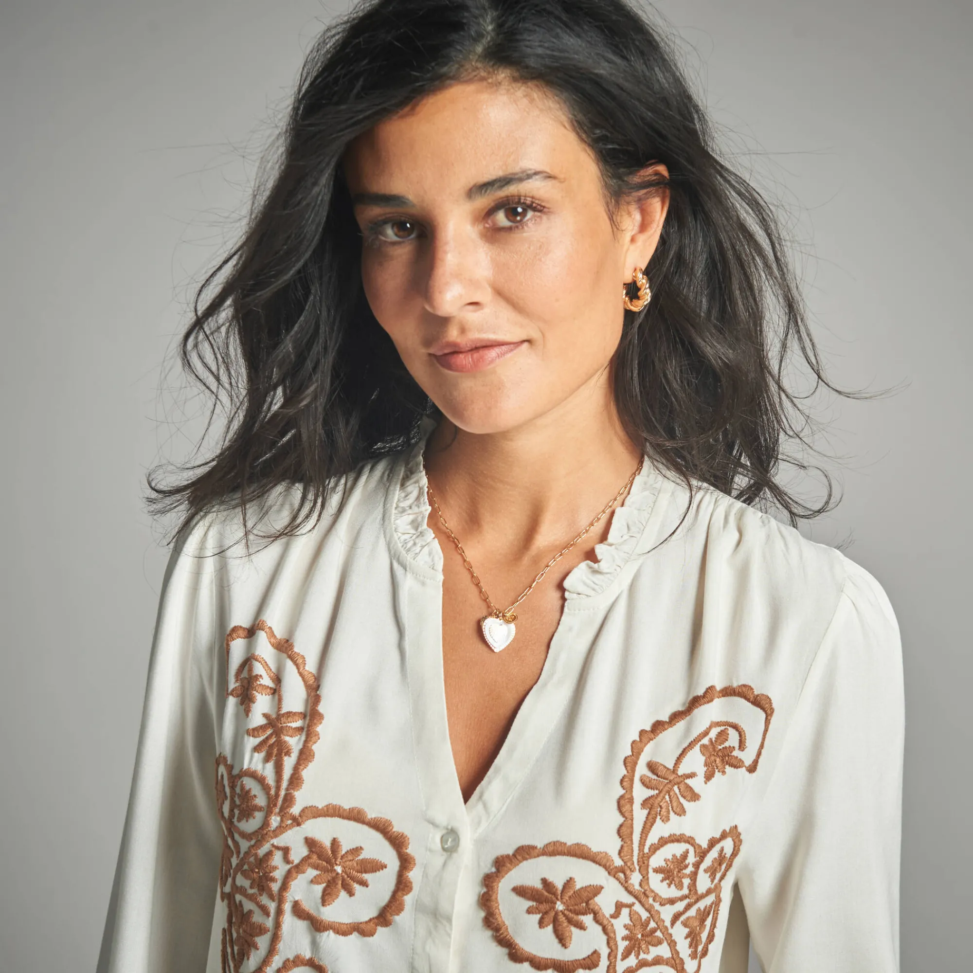 Bloes En Tuniek<Lora Zellini Geborduurde bloes, viscose ecru / karamel