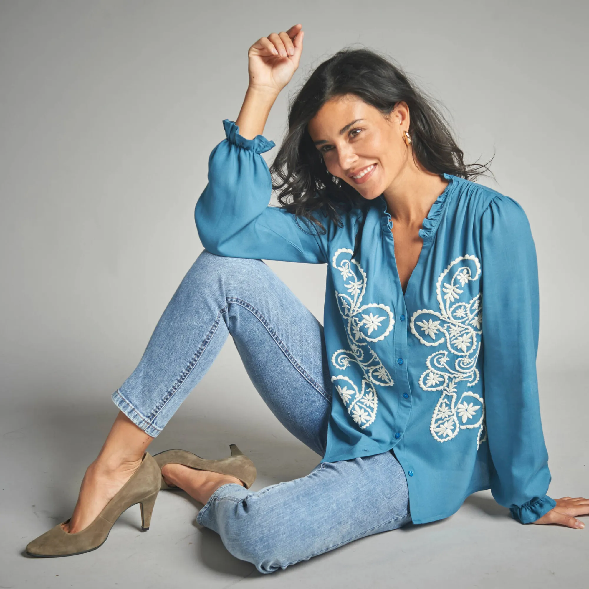 Bloes En Tuniek<Lora Zellini Geborduurde bloes, viscose grijsblauw / ecru