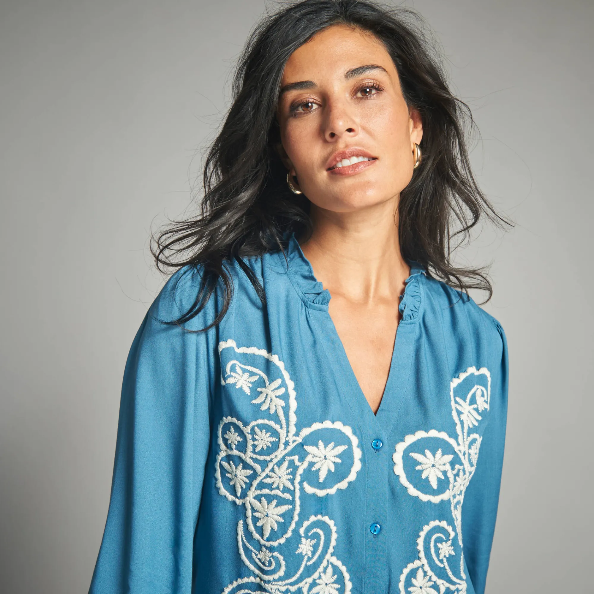 Bloes En Tuniek<Lora Zellini Geborduurde bloes, viscose grijsblauw / ecru