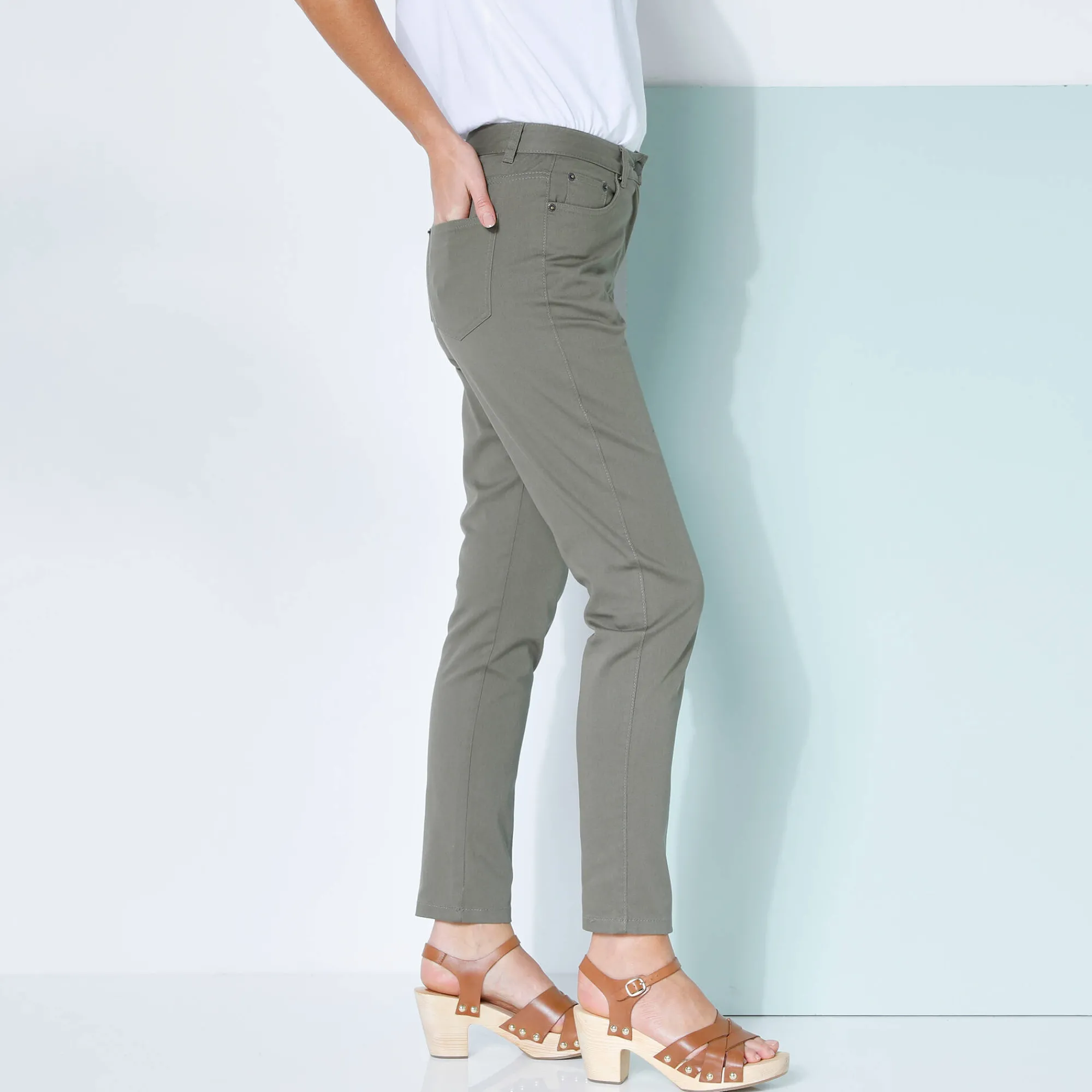 Broek<Blancheporte Gekleurde smalle jeans kaki