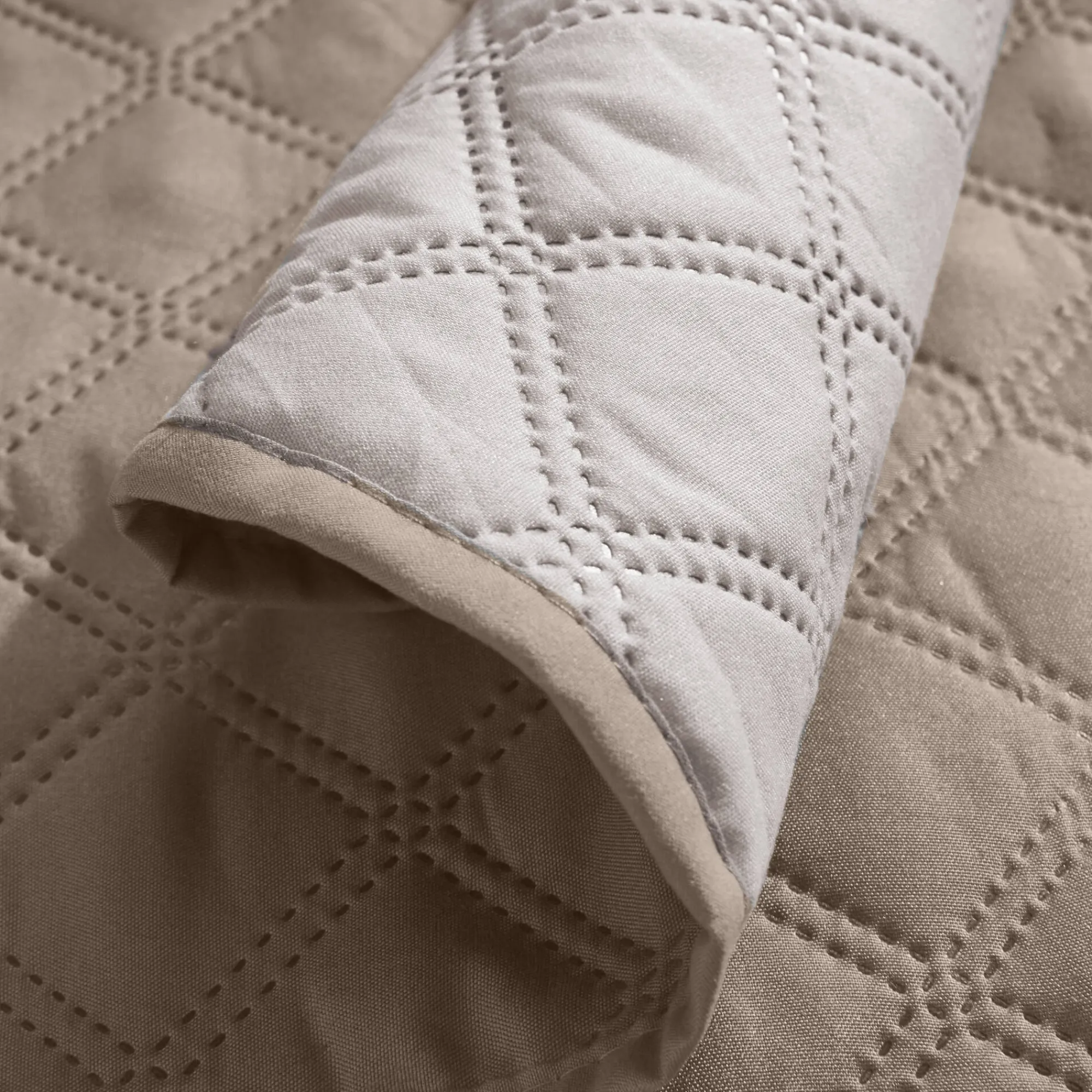 Zitbankhoes<Blancheporte Gematelasseerde salonbescherming in microvezel taupe