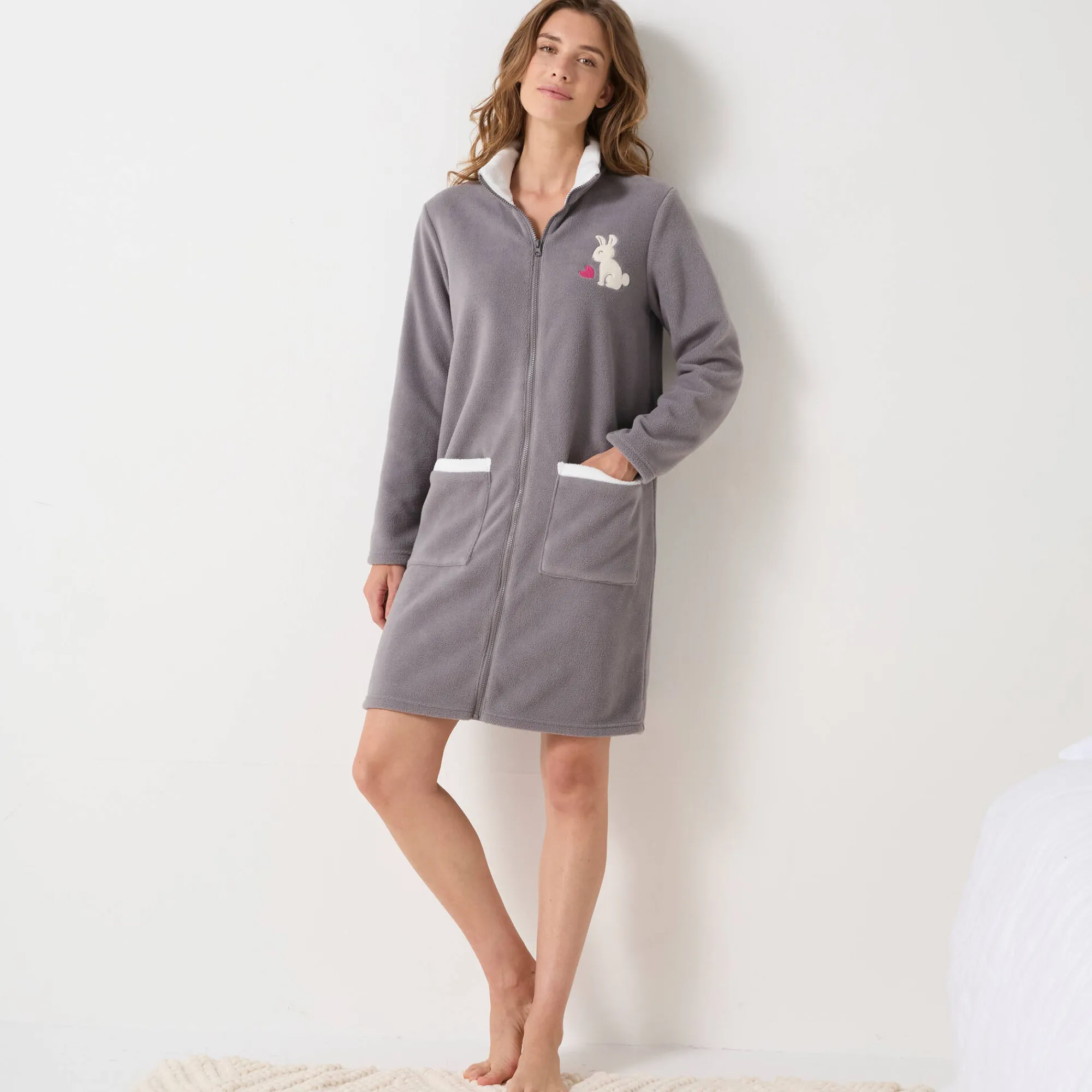 Peignoir En Kamerjas<Blancheporte Halflange kamerjas met rits, in fleece, 'konijn' borduursel grijs / ecru