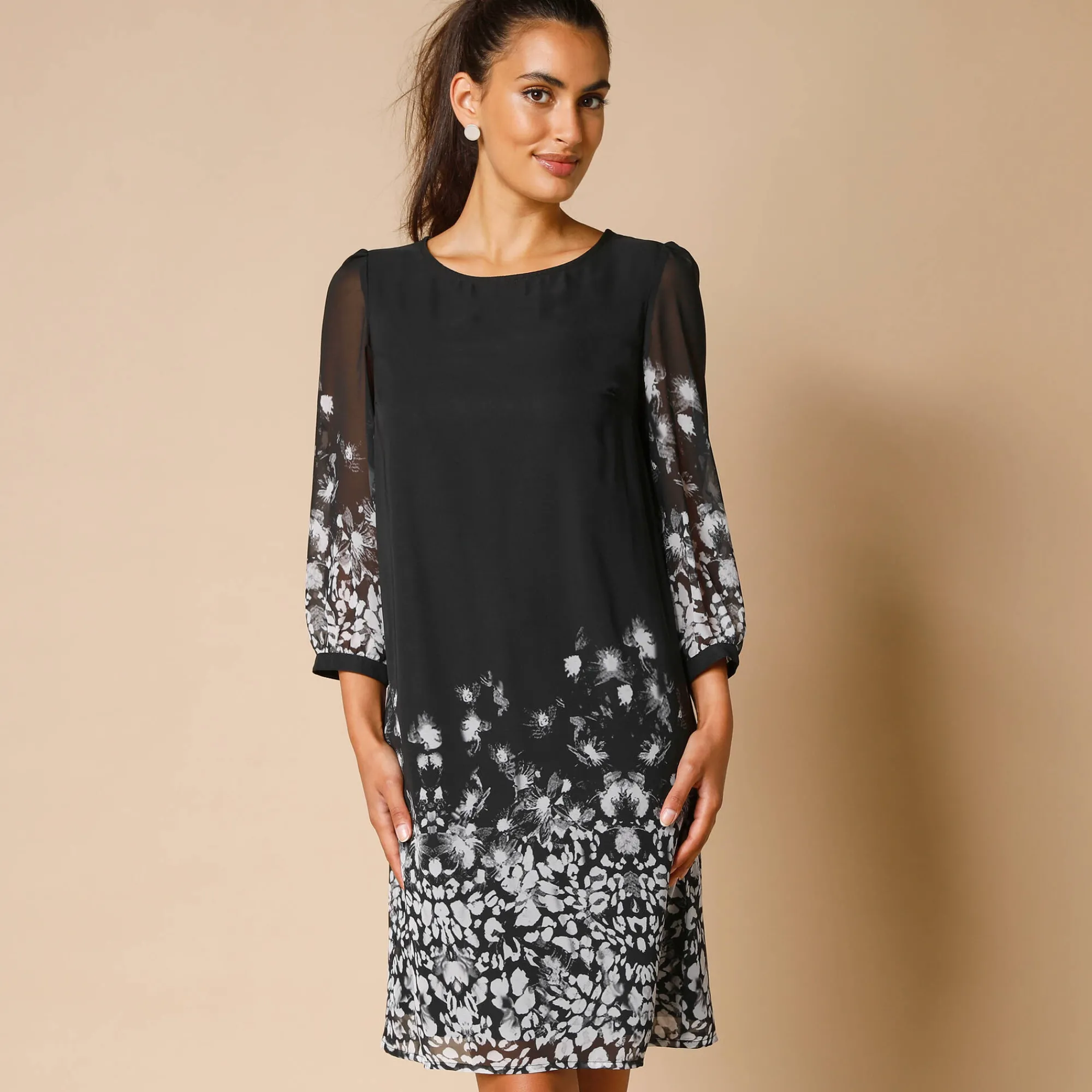 Feestoutfits Dames|Jurk<Lora Zellini Hoesjurk, voile met bloemenprint zwart / grijs