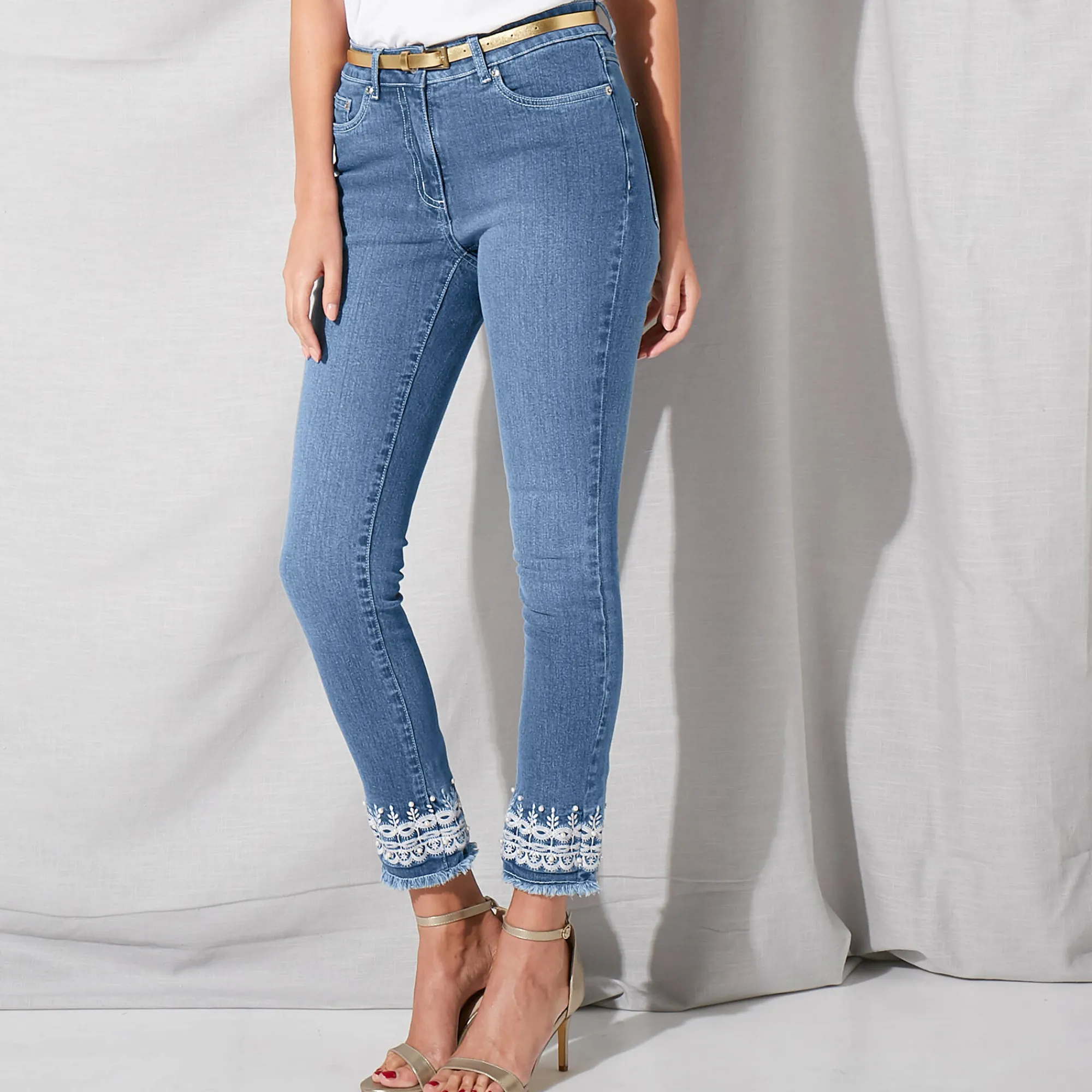 Jeans<Lora Zellini 7/8-jeans met borduursel bleached