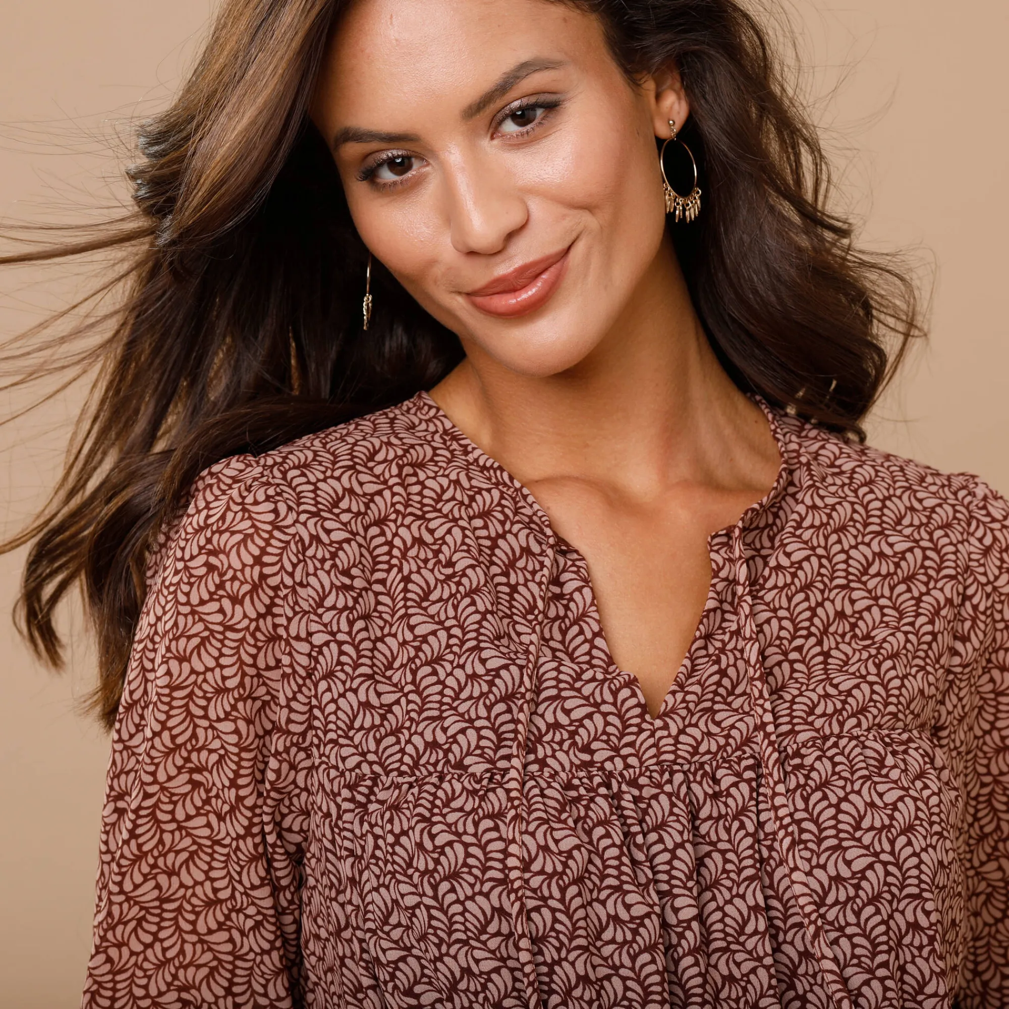 Jurk<Lora Zellini Jurk in bedrukte voile chocolade / beige