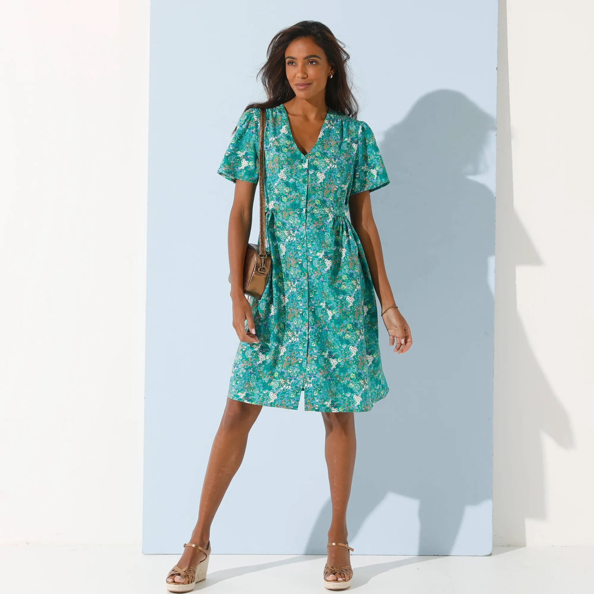 Jurk<Blancheporte Jurk met knoopsluiting en 'vlinder' mouwen, bedrukt groen / blauw