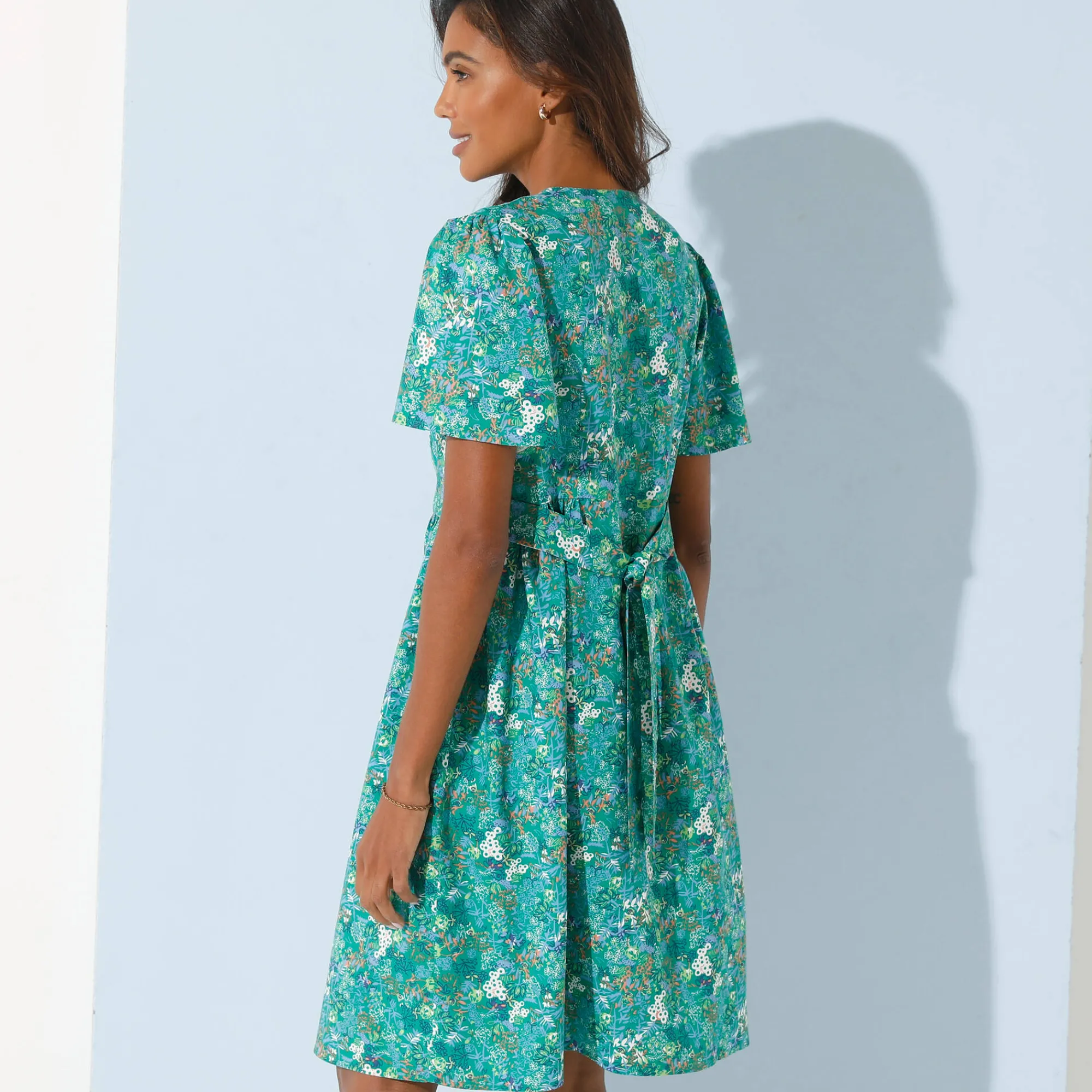 Jurk<Blancheporte Jurk met knoopsluiting en 'vlinder' mouwen, bedrukt groen / blauw