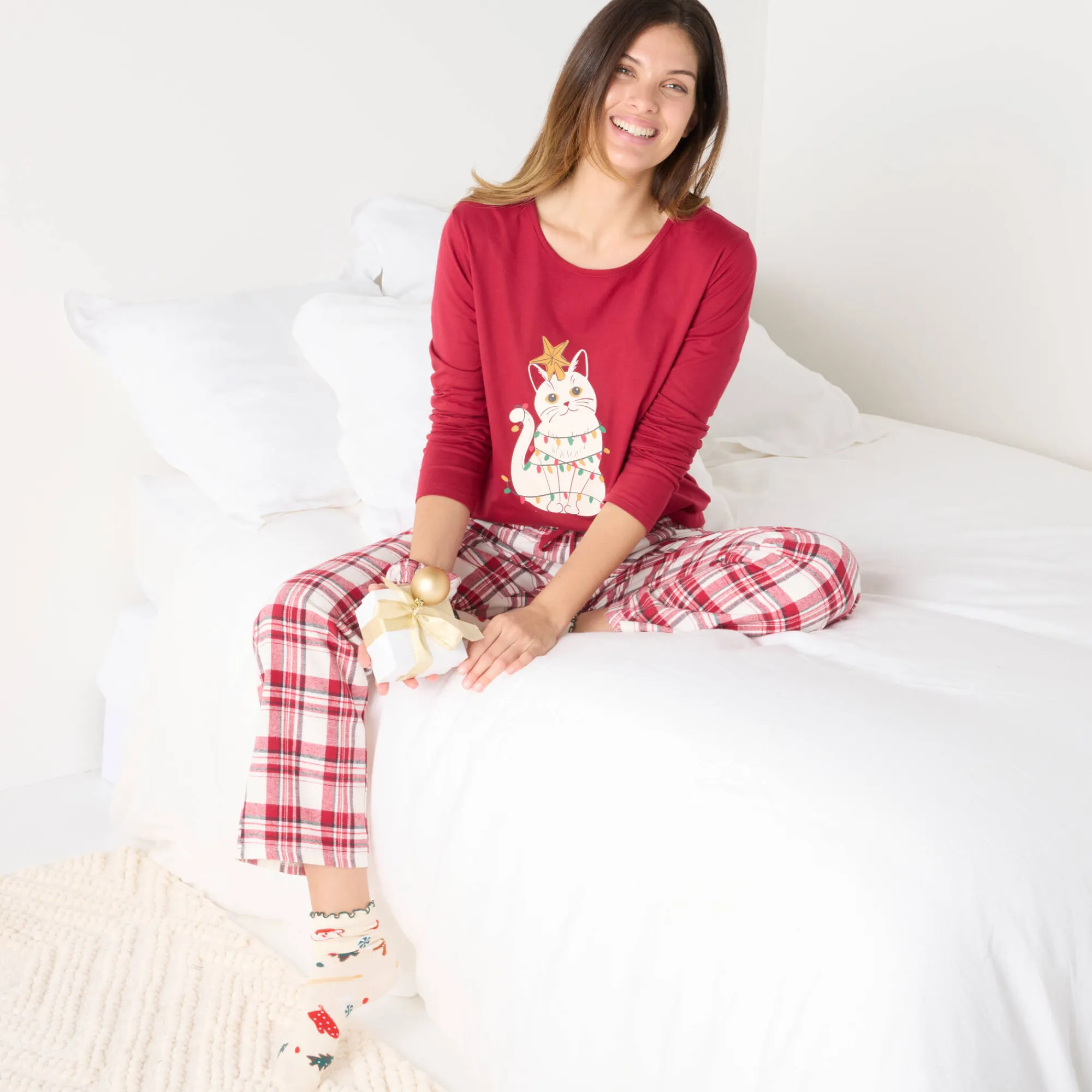 Pyjama<Blancheporte Kerstpyjama met 'kat' motief in katoen-flanel, met scrunchie rood