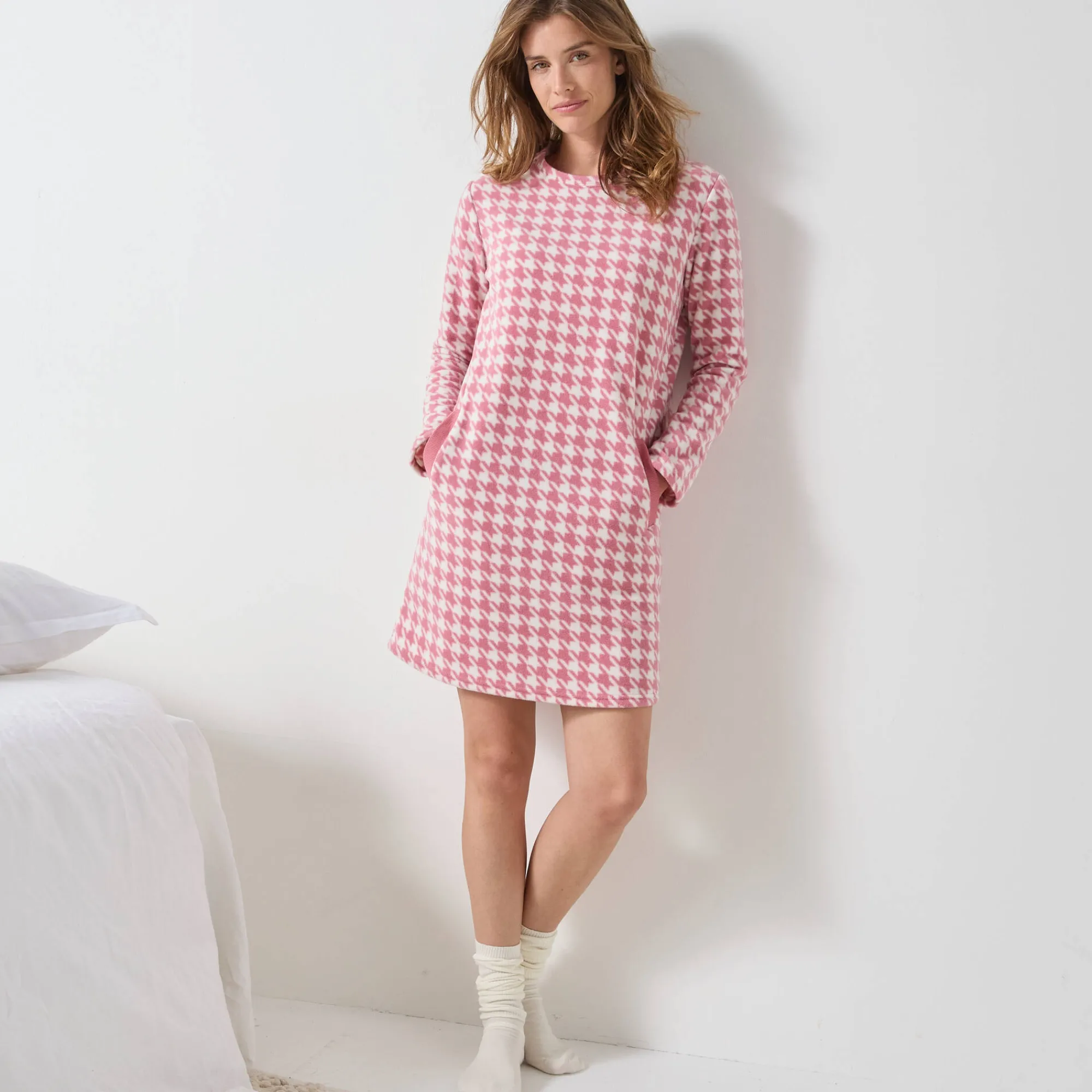Nachthemd<Blancheporte Kort nachthemd in fleece met pied-de-coq print roze