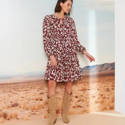 Jurk<Blancheporte Korte, bedrukte jurk, detail van striklintjes bordeaux / beige