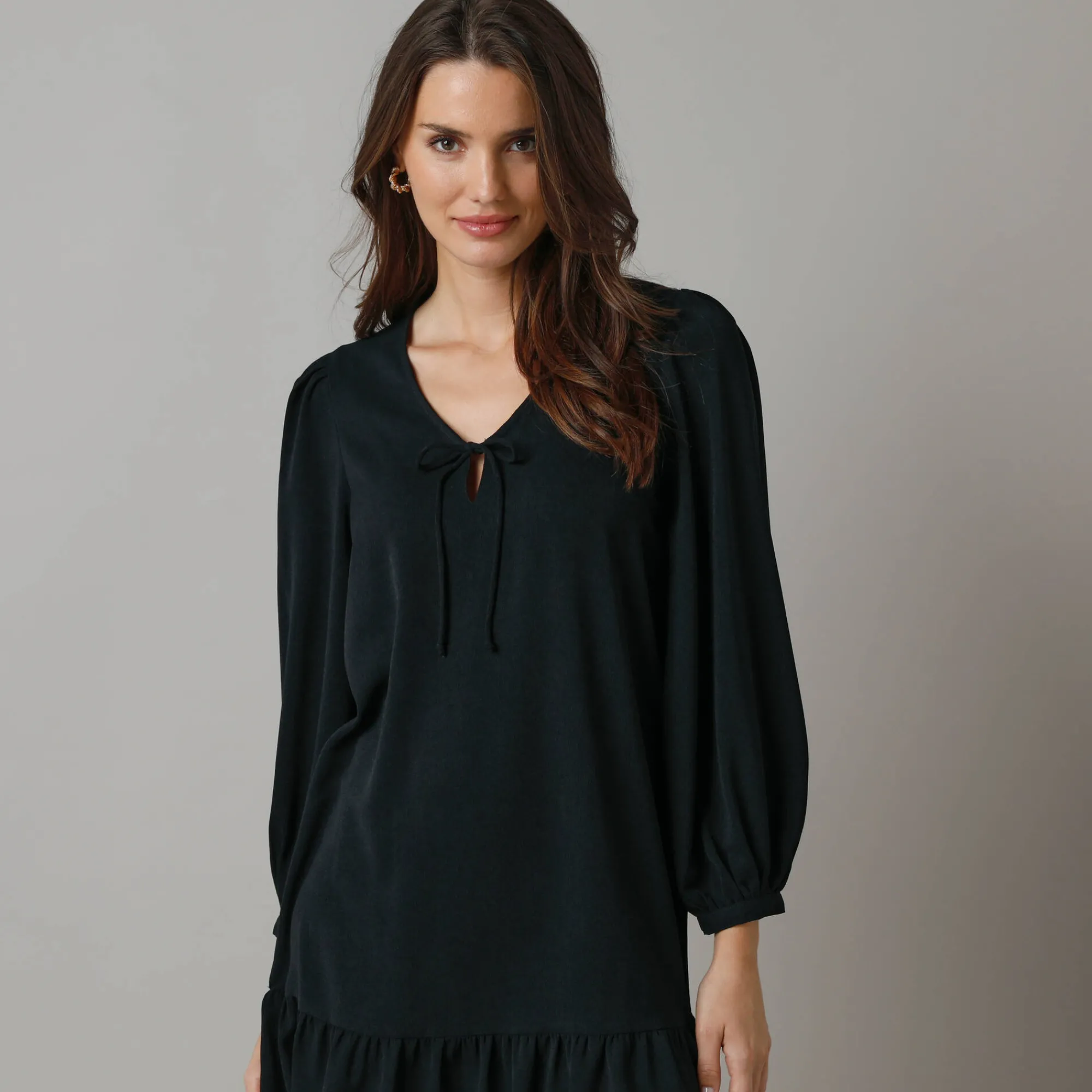 Feestoutfits Dames|Jurk<Lora Zellini Korte jurk met strook en striklintjes, crêpe zwart