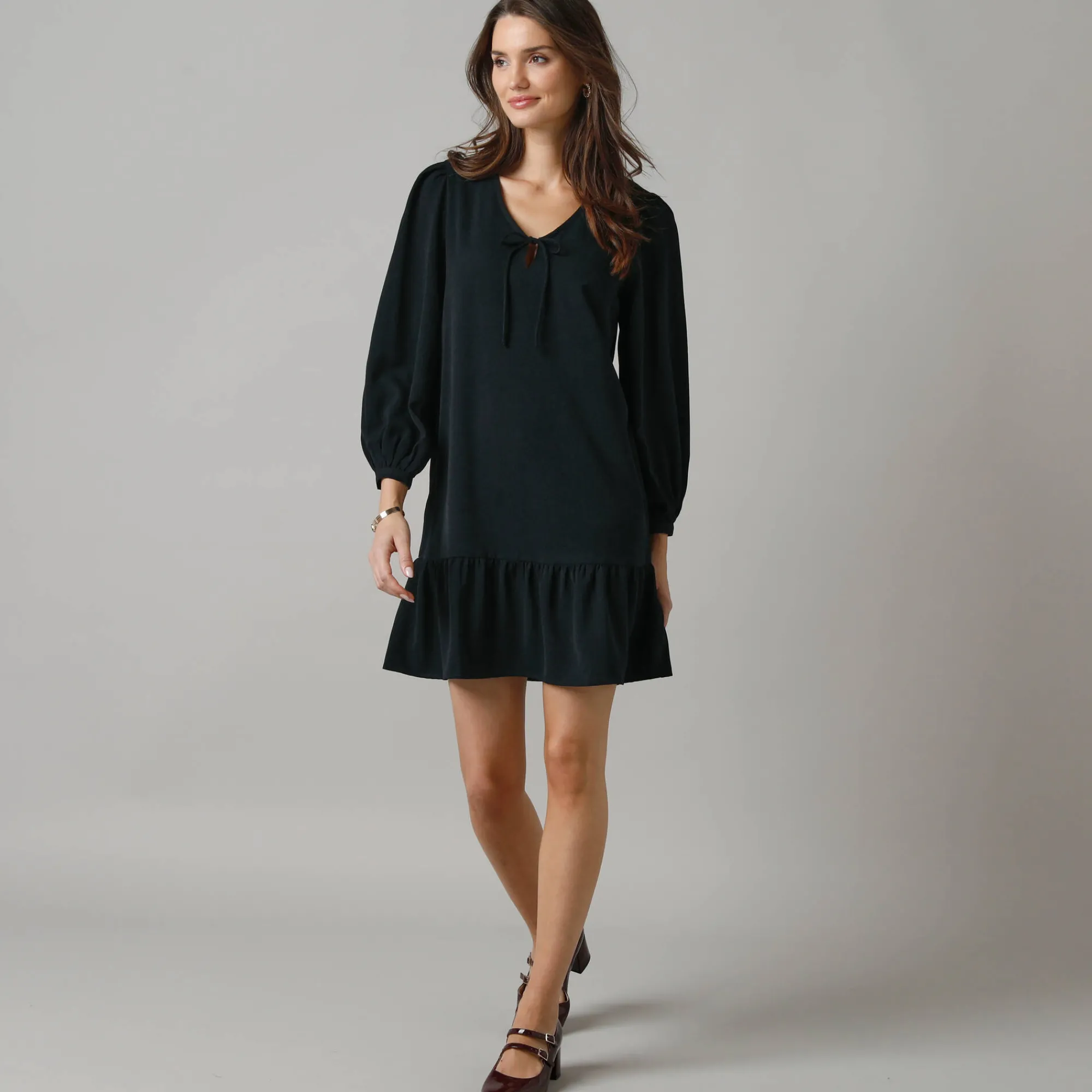 Feestoutfits Dames|Jurk<Lora Zellini Korte jurk met strook en striklintjes, crêpe zwart