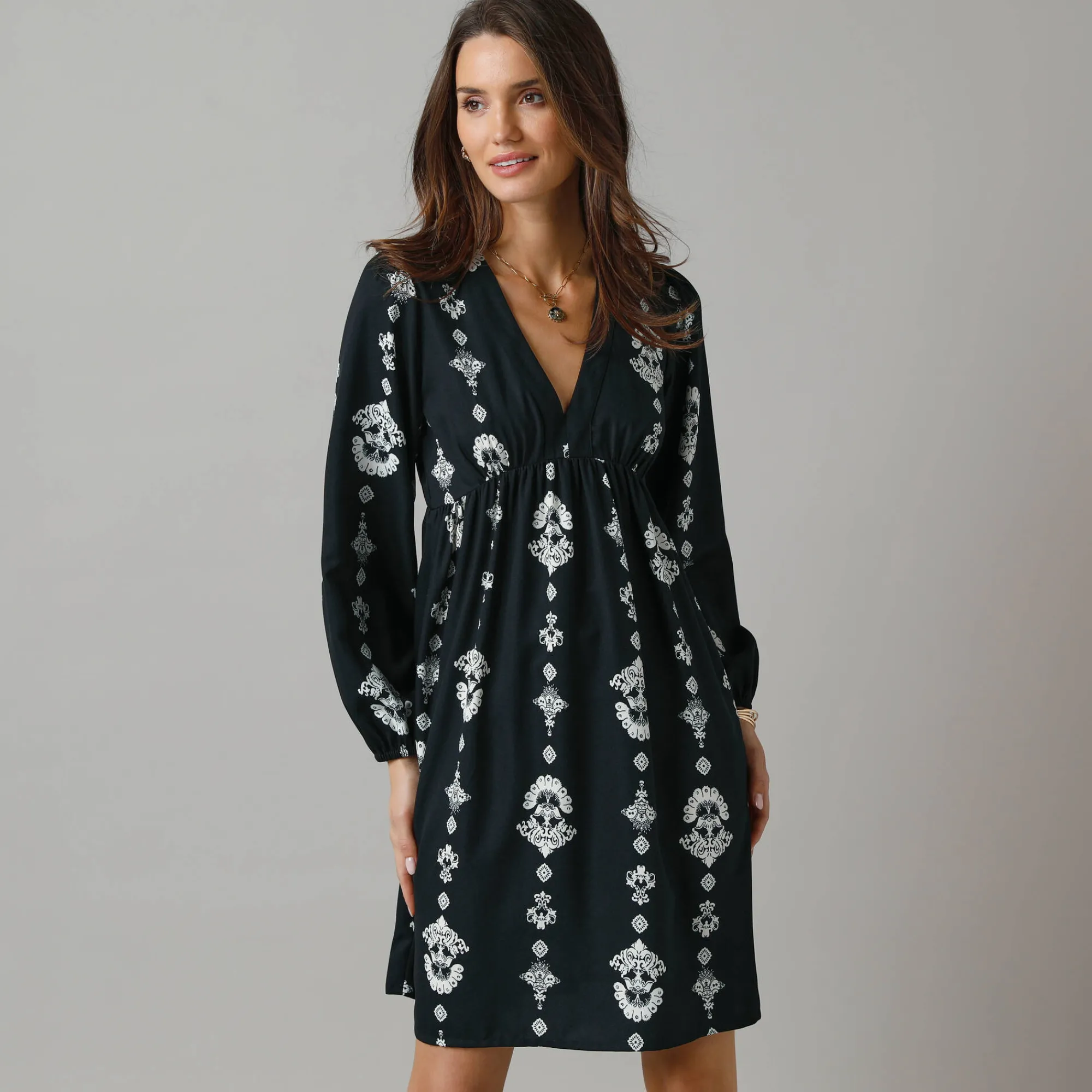 Feestoutfits Dames|Jurk<Lora Zellini Korte jurk met V-hals, bedrukte crêpe zwart / ecru