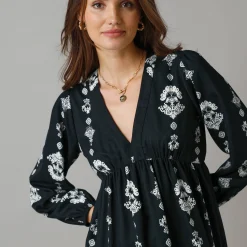 Feestoutfits Dames|Jurk<Lora Zellini Korte jurk met V-hals, bedrukte crêpe zwart / ecru