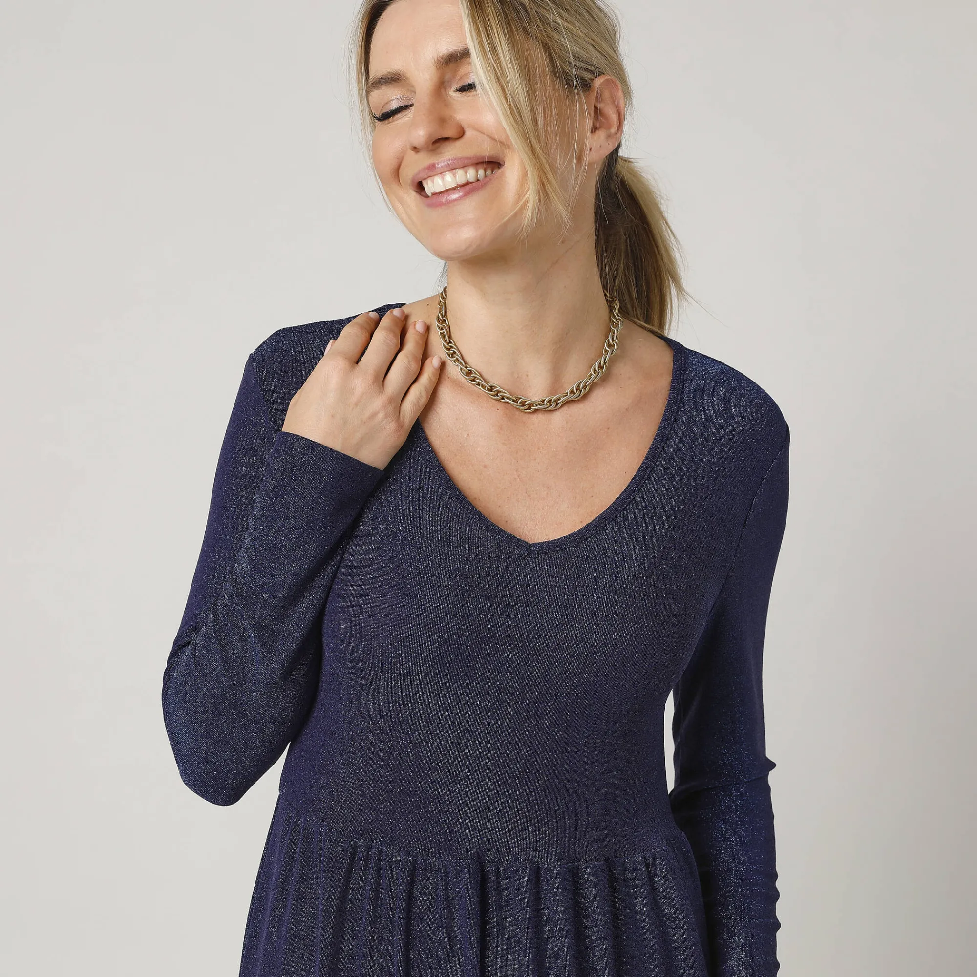 Feestoutfits Dames|Jurk<Blancheporte Korte, uitlopende jurk in glanzend tricot, lange mouwen felblauw