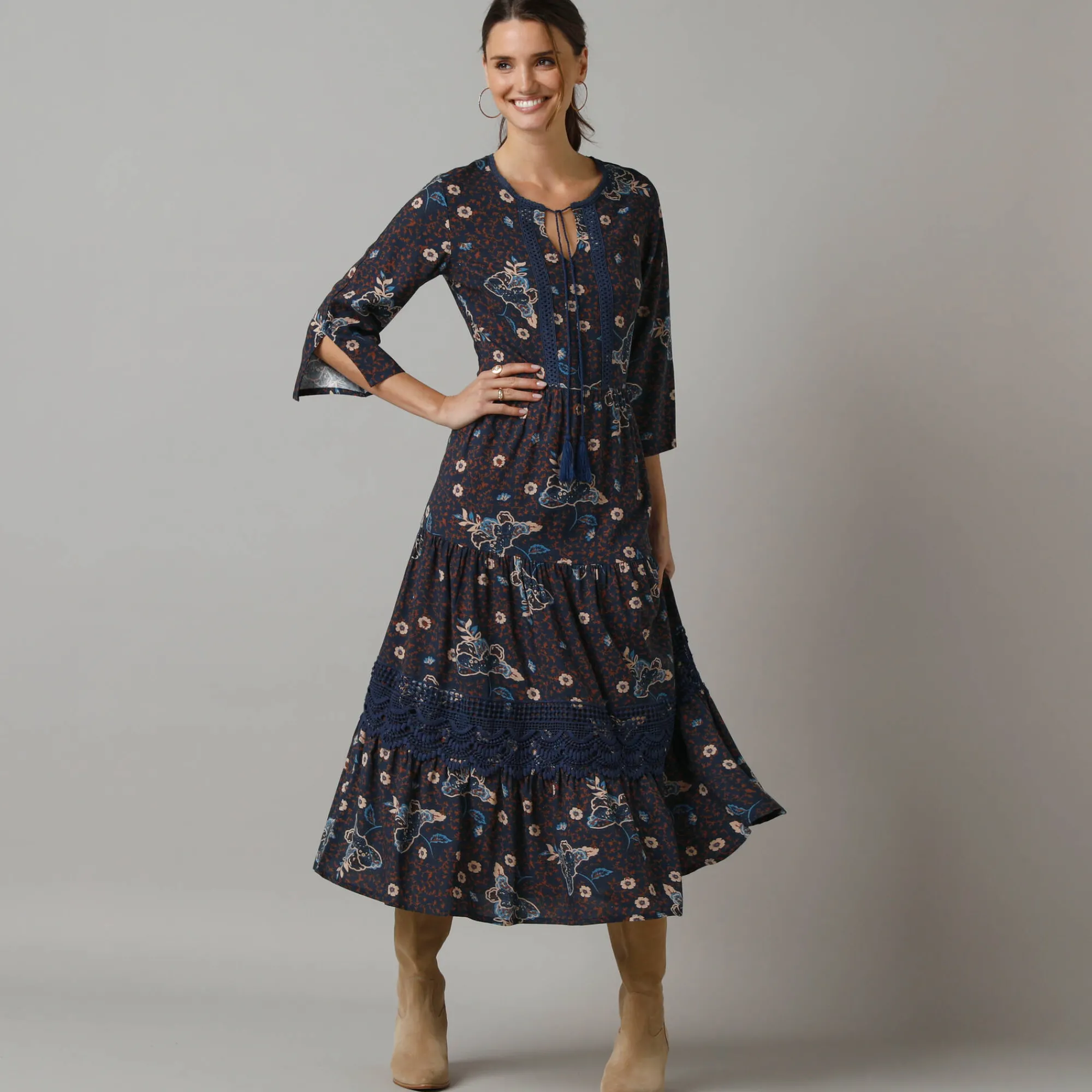 Jurk<Lora Zellini Lange, bedrukte jurk met 3/4-mouwen, details in macramé marine