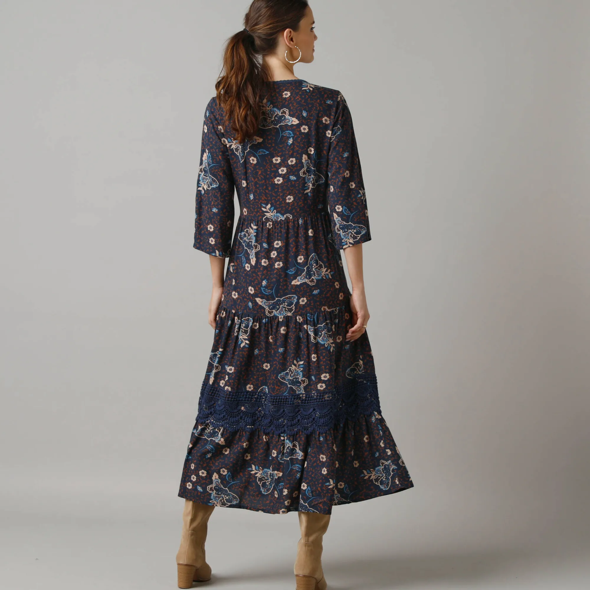 Jurk<Lora Zellini Lange, bedrukte jurk met 3/4-mouwen, details in macramé marine