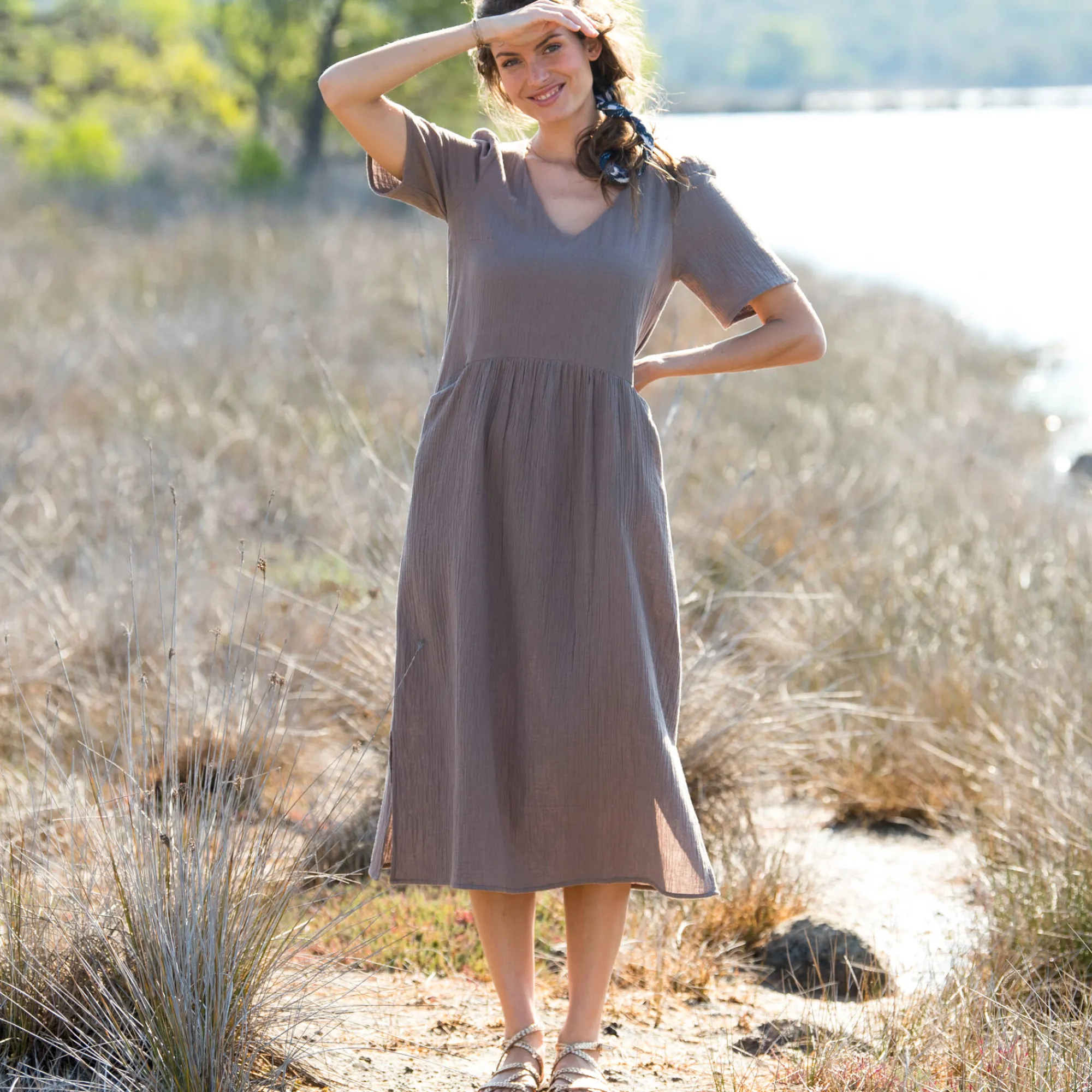 Jurk<Blancheporte Lange, effen jurk met V-hals, katoengaas taupe