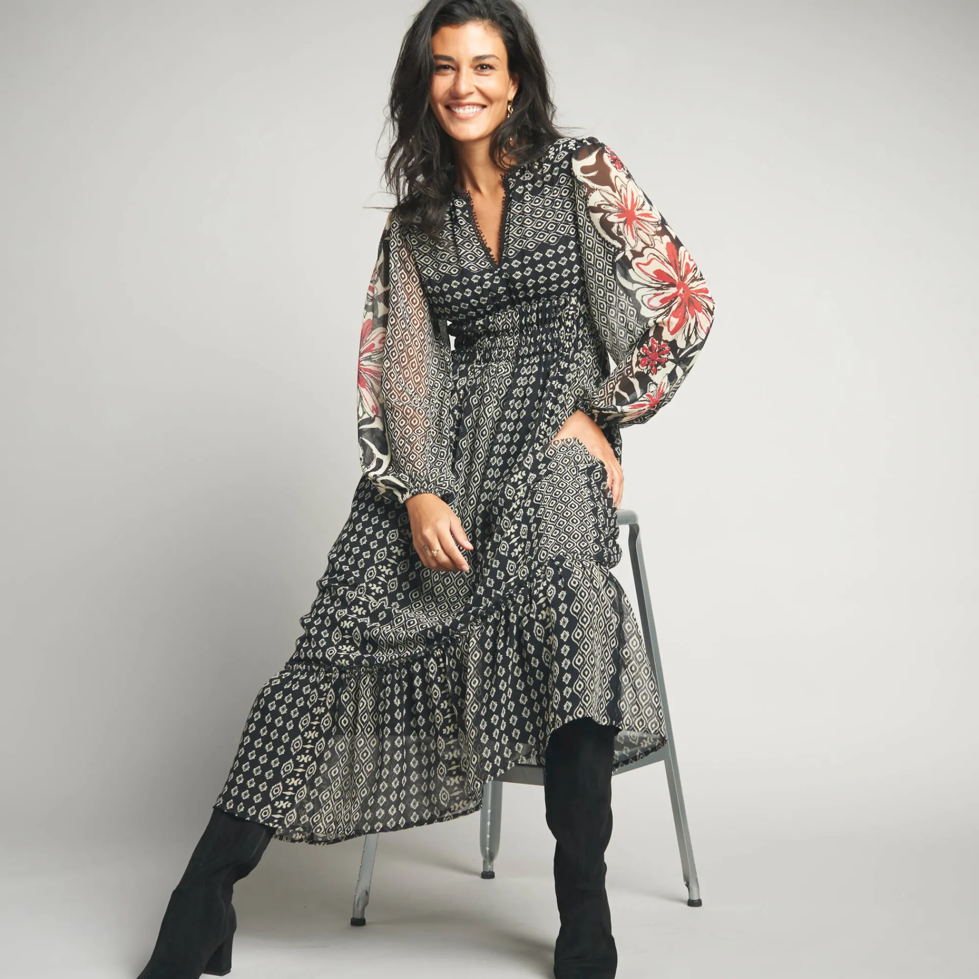 Jurk<Lora Zellini Lange jurk in voile, etnische print zwart / beige