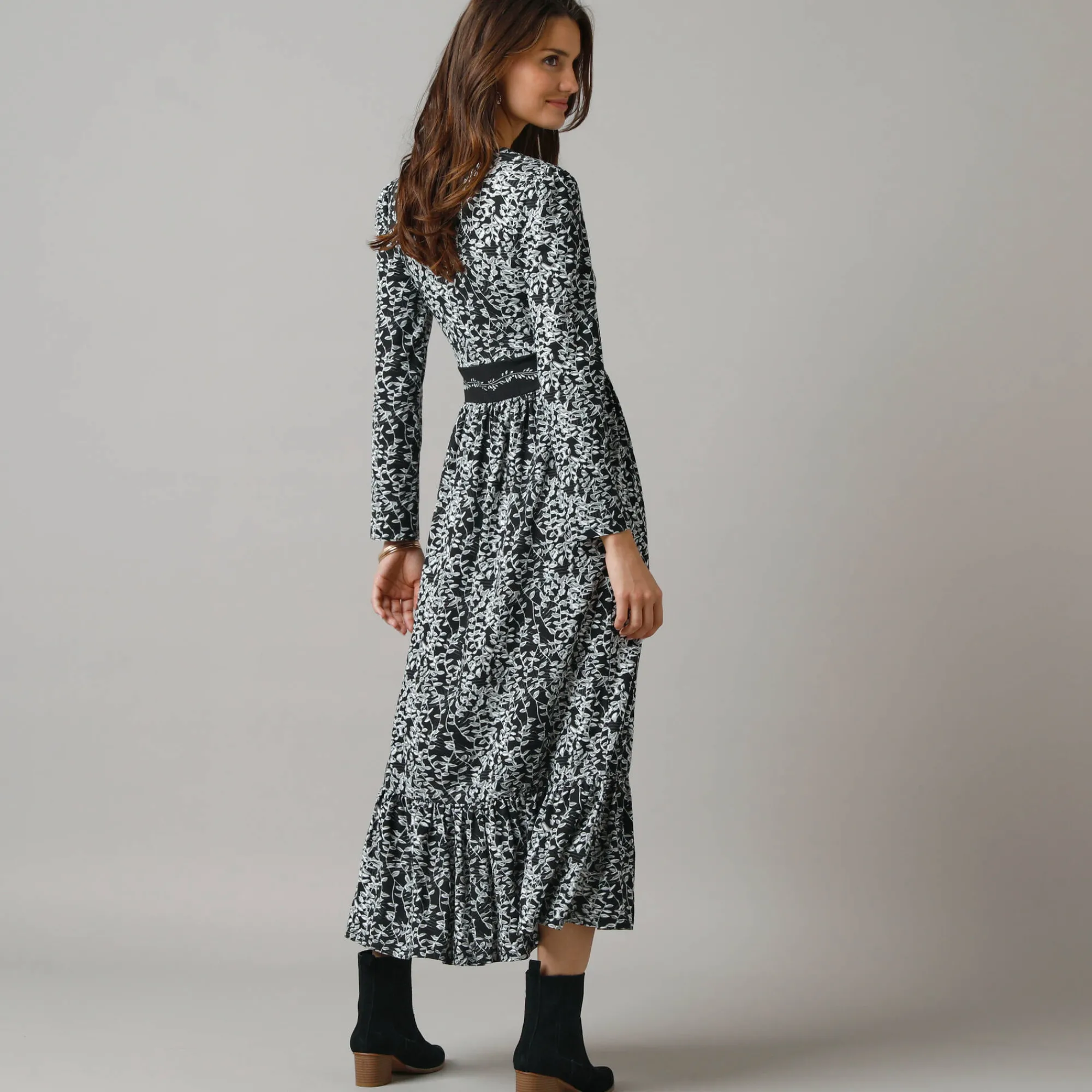 Jurk<Lora Zellini Lange jurk in wikkelstijl, bedrukt tricot zwart / ecru