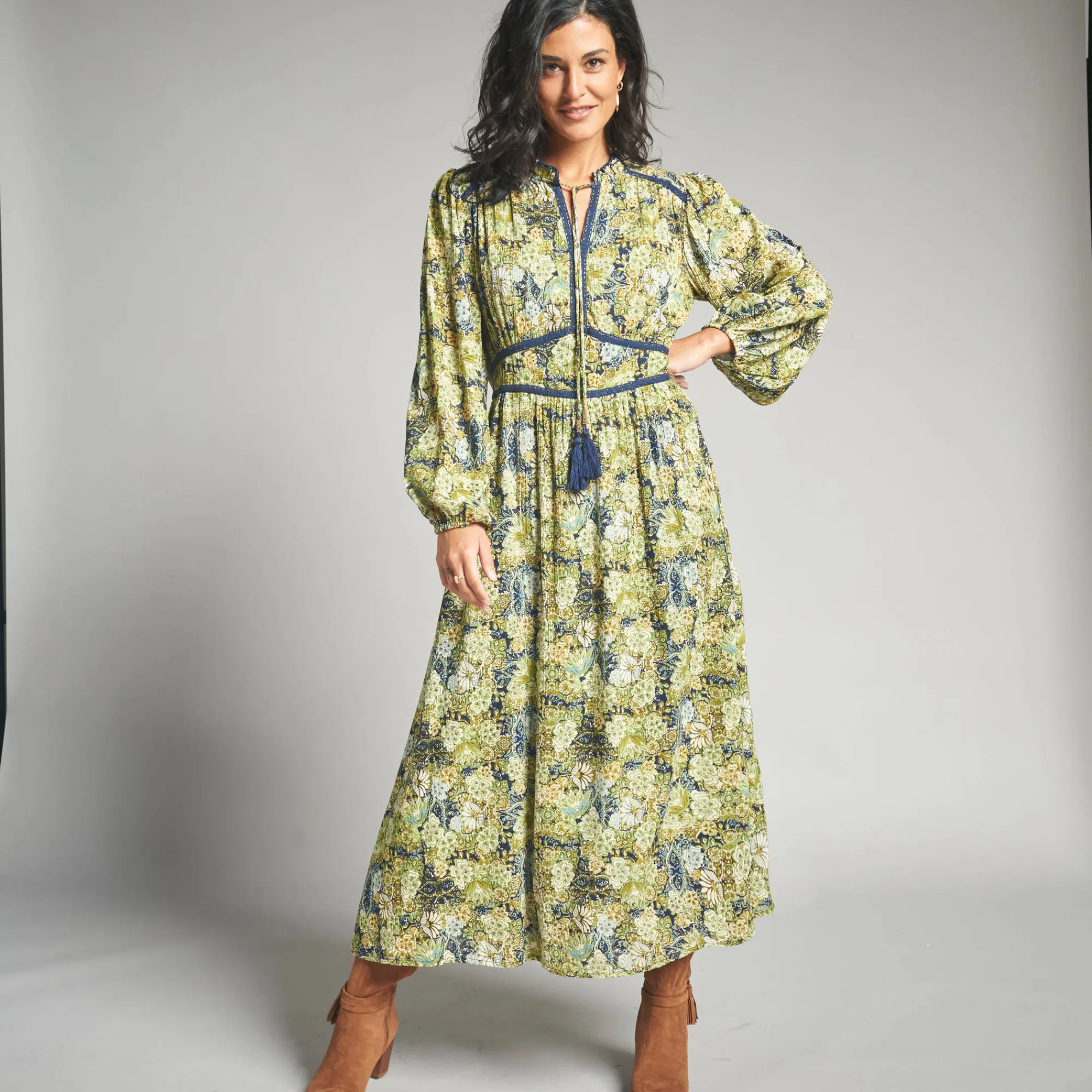 Jurk<Lora Zellini Lange jurk met bloemenprint en afwerkingen in macramé marine / groen