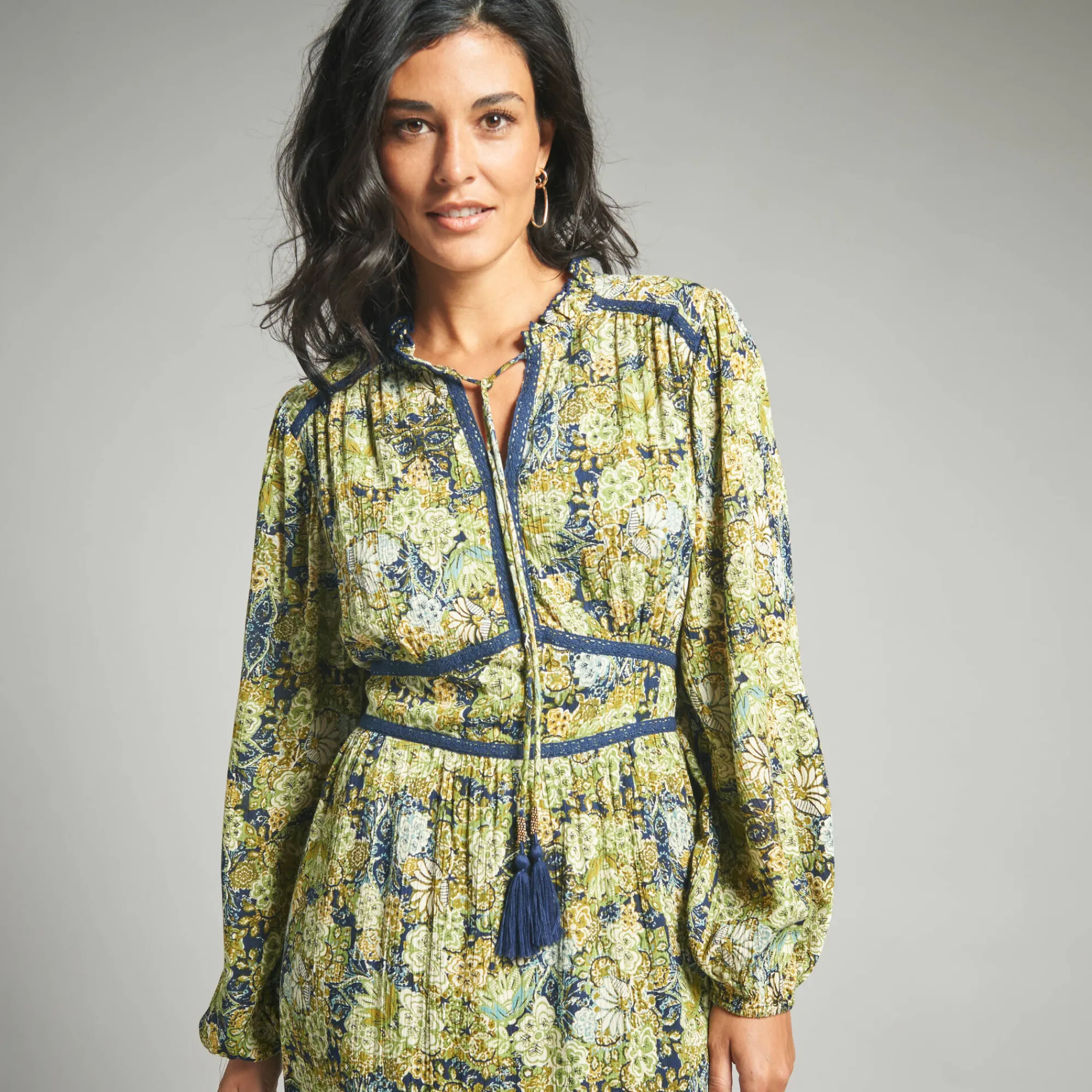 Jurk<Lora Zellini Lange jurk met bloemenprint en afwerkingen in macramé marine / groen