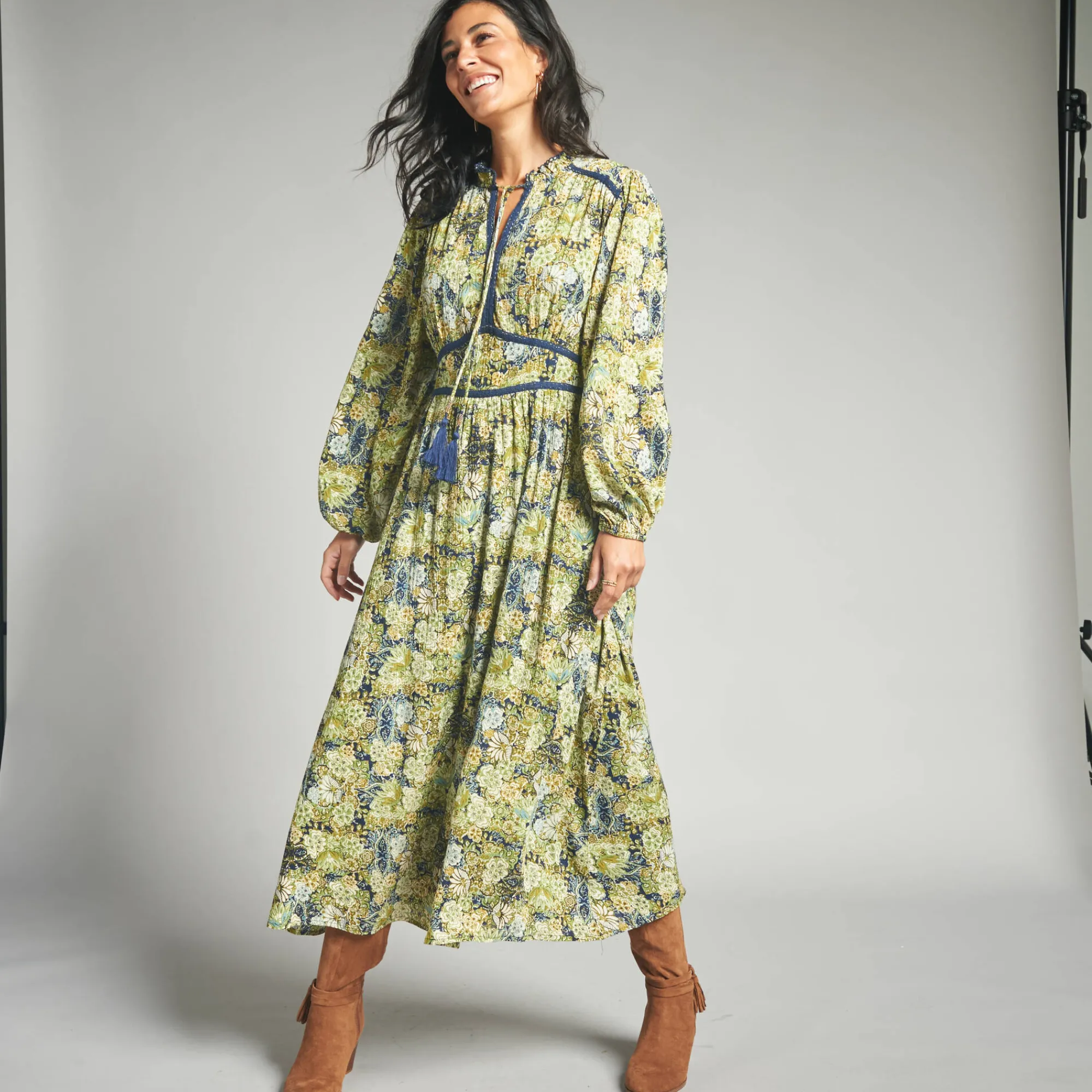 Jurk<Lora Zellini Lange jurk met bloemenprint en afwerkingen in macramé marine / groen