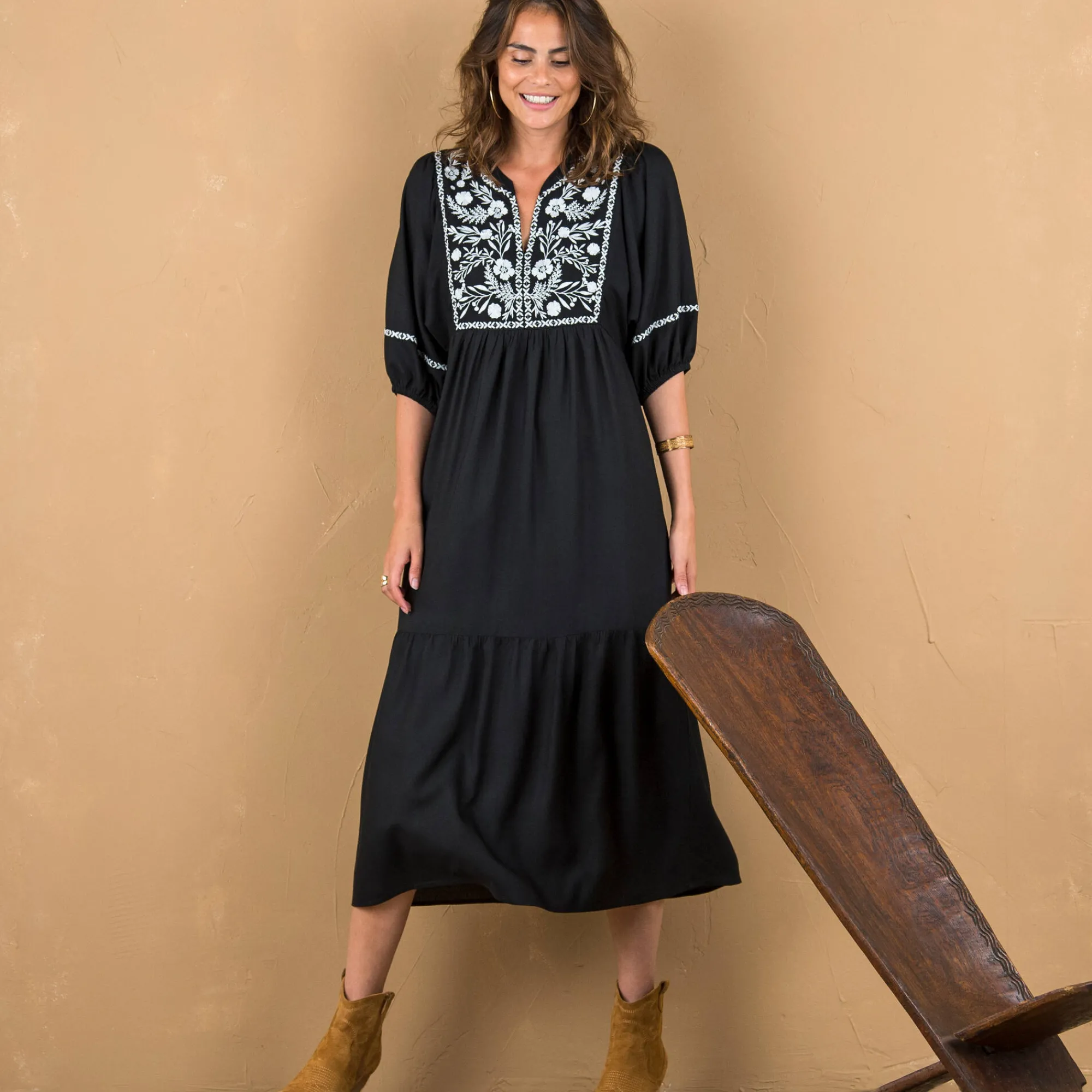 Jurk<Blancheporte Lange jurk met ellebooglange mouwen, contrasterend borduursel zwart