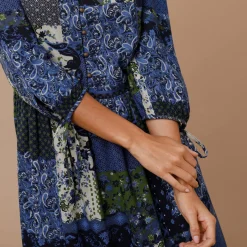 Jurk<Lora Zellini Lange jurk met patchworkprint en V-hals blauw / groen