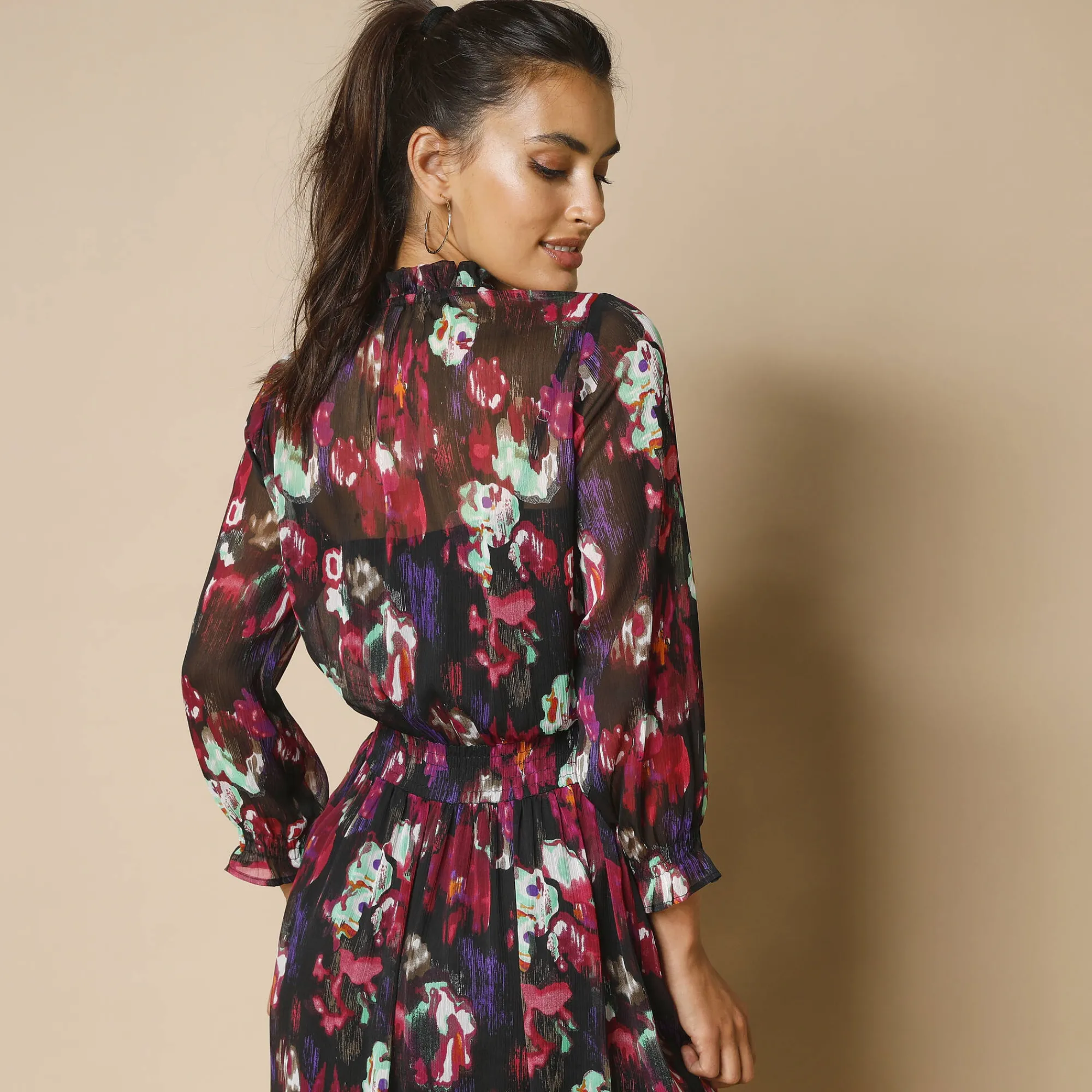 Feestoutfits Dames|Jurk<Blancheporte Lange jurk met smokwerk aan de taille, bedrukte voile zwart / veelkleurig