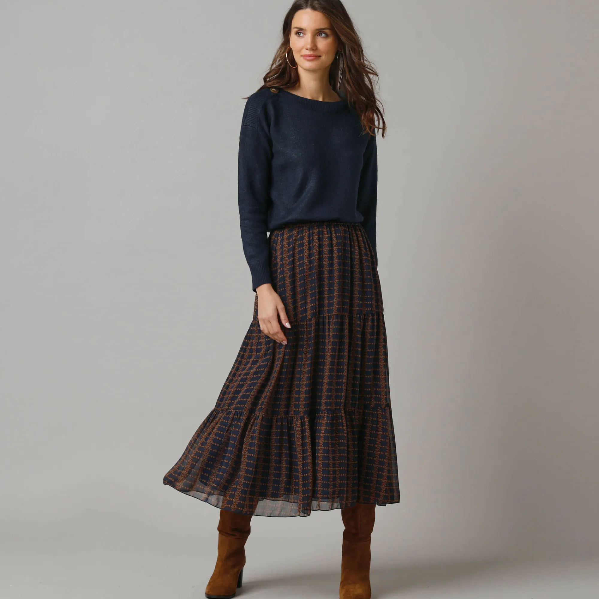 Rok<Lora Zellini Lange rok met fronsrokvolume, bedrukte voile marine / hazelnootbruin