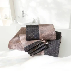 Badhanddoek<Colombine Lusjesbadstof 420g/m2, sierrand met ginkgo print chocolade